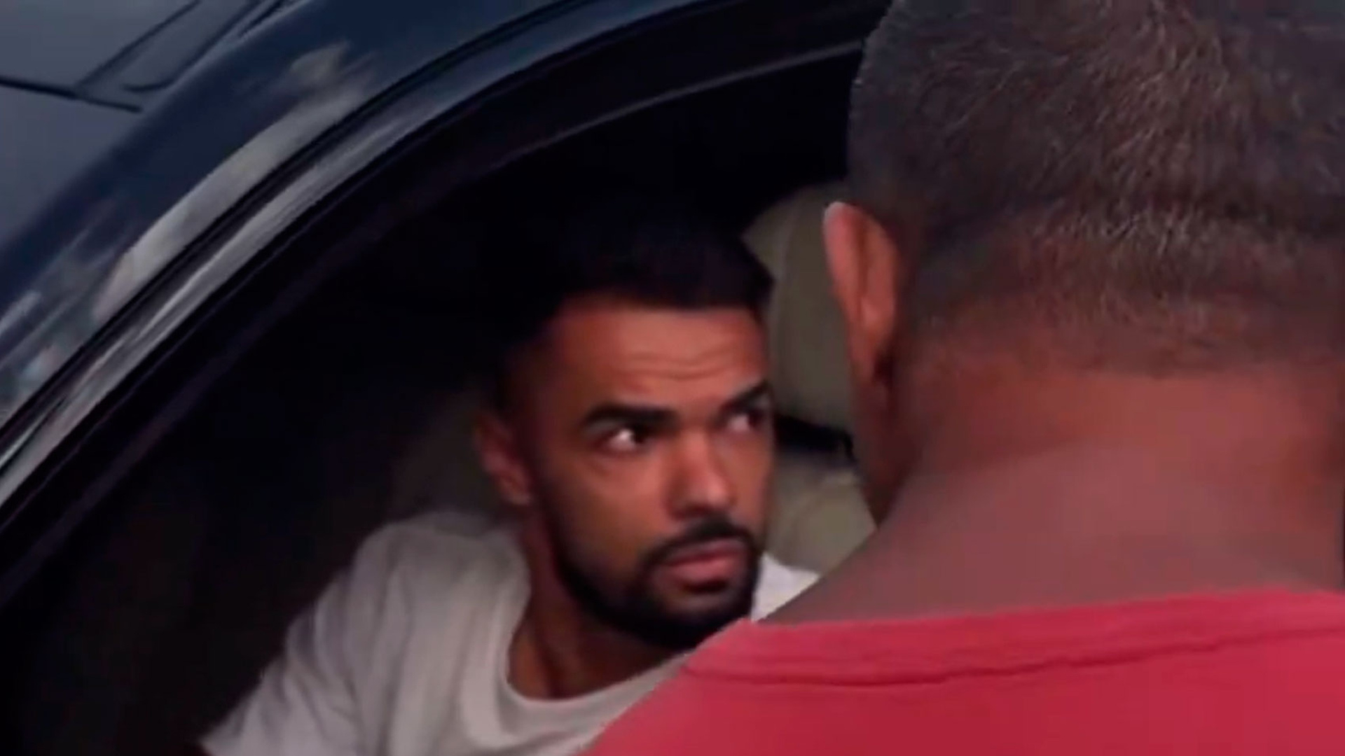 Momentos de tensión y pánico a la salida del entrenamiento del Corinthians entre jugadores y ultras del equipo: "¿Piensas que somos tarados?"