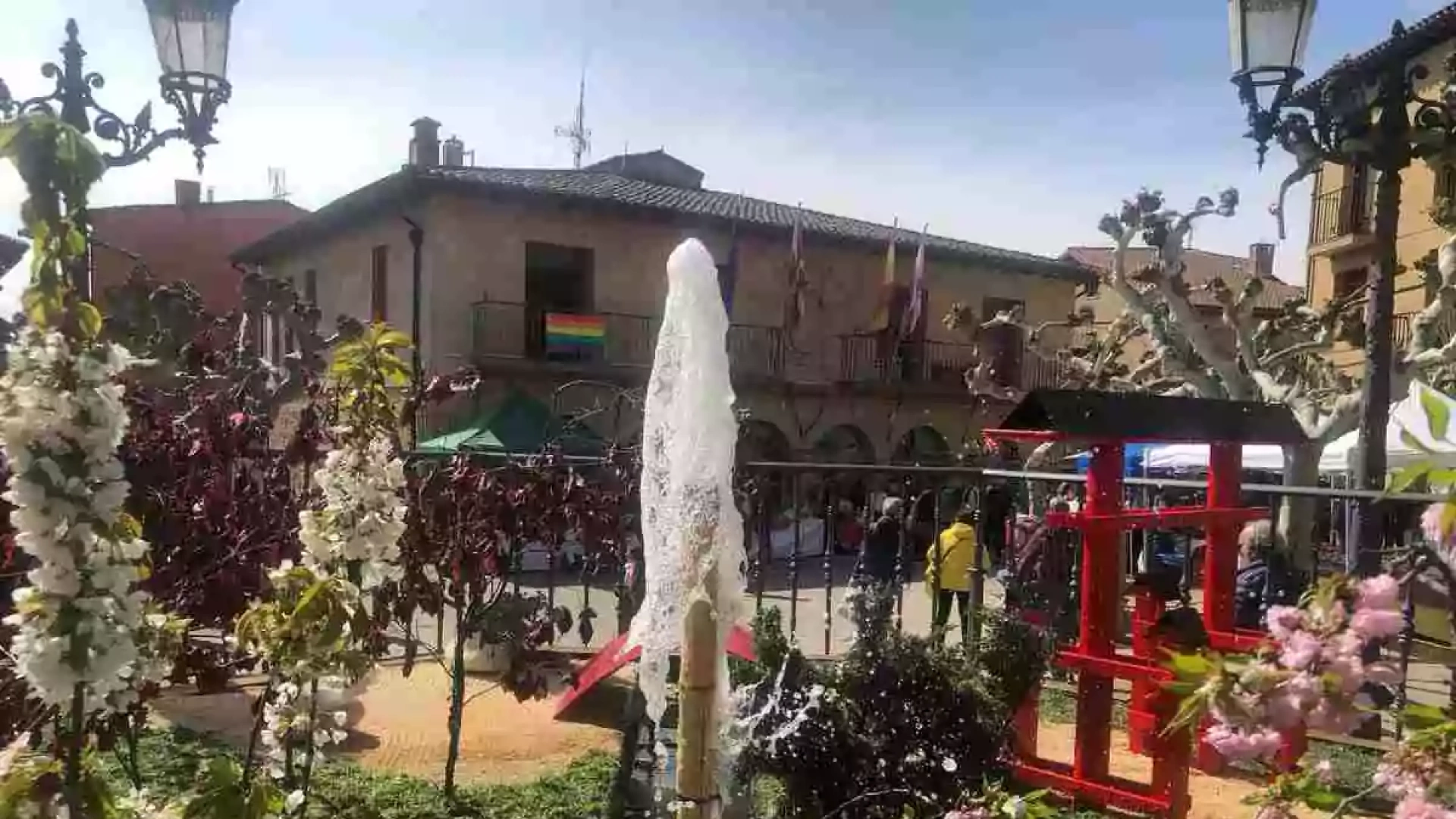 Elciego florece para recibir la primavera con su Mercado de la Flor y la Huerta