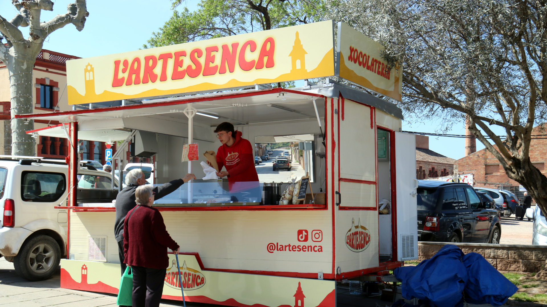 Jóvenes emprendedores rescatan la tradición del churro que desaparecía en la Cataluña Central