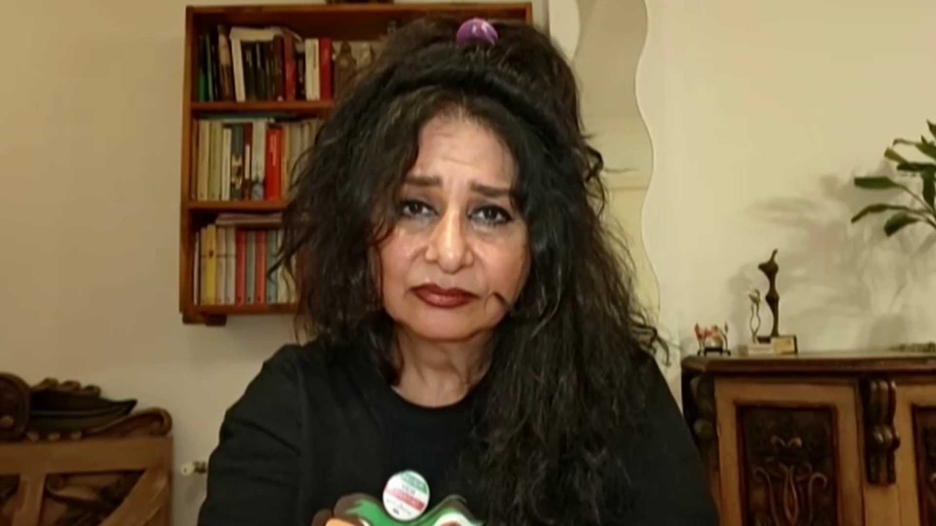 Una activista iraní denuncia la táctica del régimen: "Están importando islamistas de otras partes del mundo"