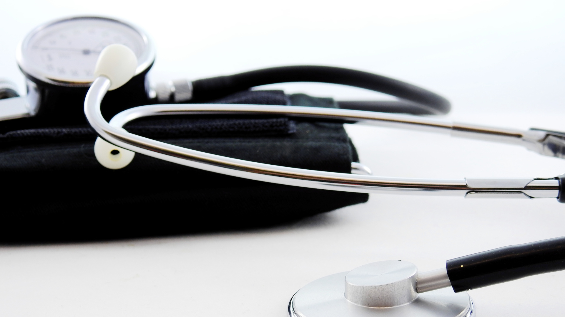 La sanidad de Jaén, en jaque: la provincia se afianza a la cola de Andalucía en número de médicos