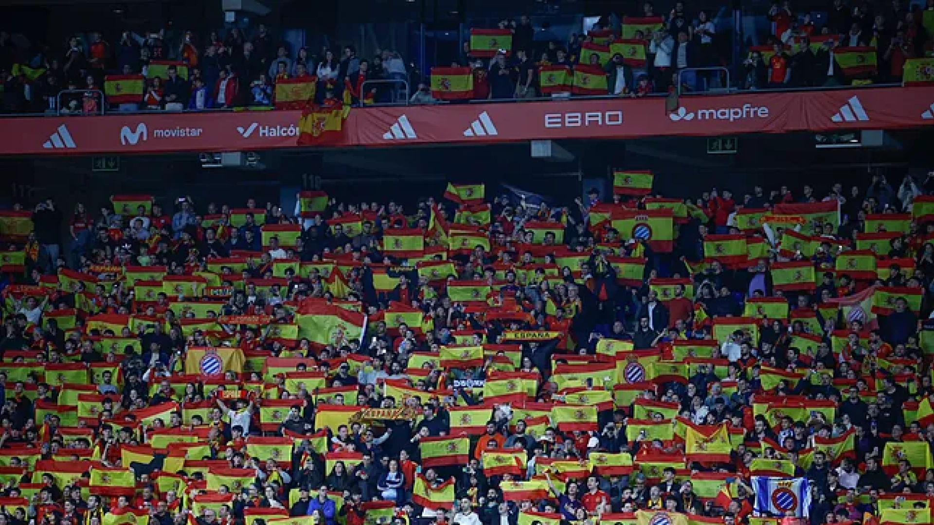 Los cánticos que se lo pusieron fácil a los campeones del auto fustigamiento