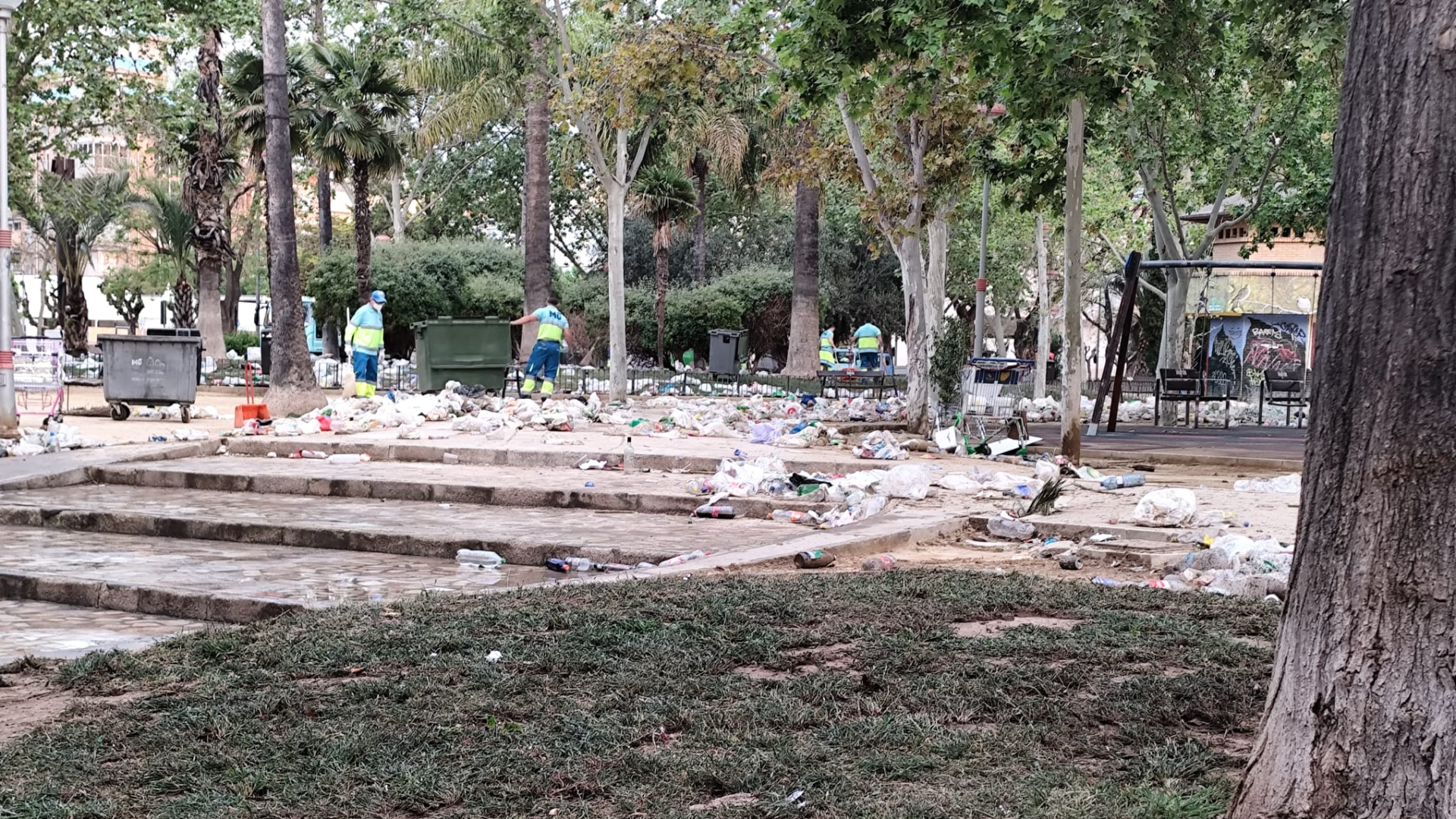 Murcia despliega un 'ejército' de 680 operarios para limpiar la ciudad tras un Bando de la Huerta de récord