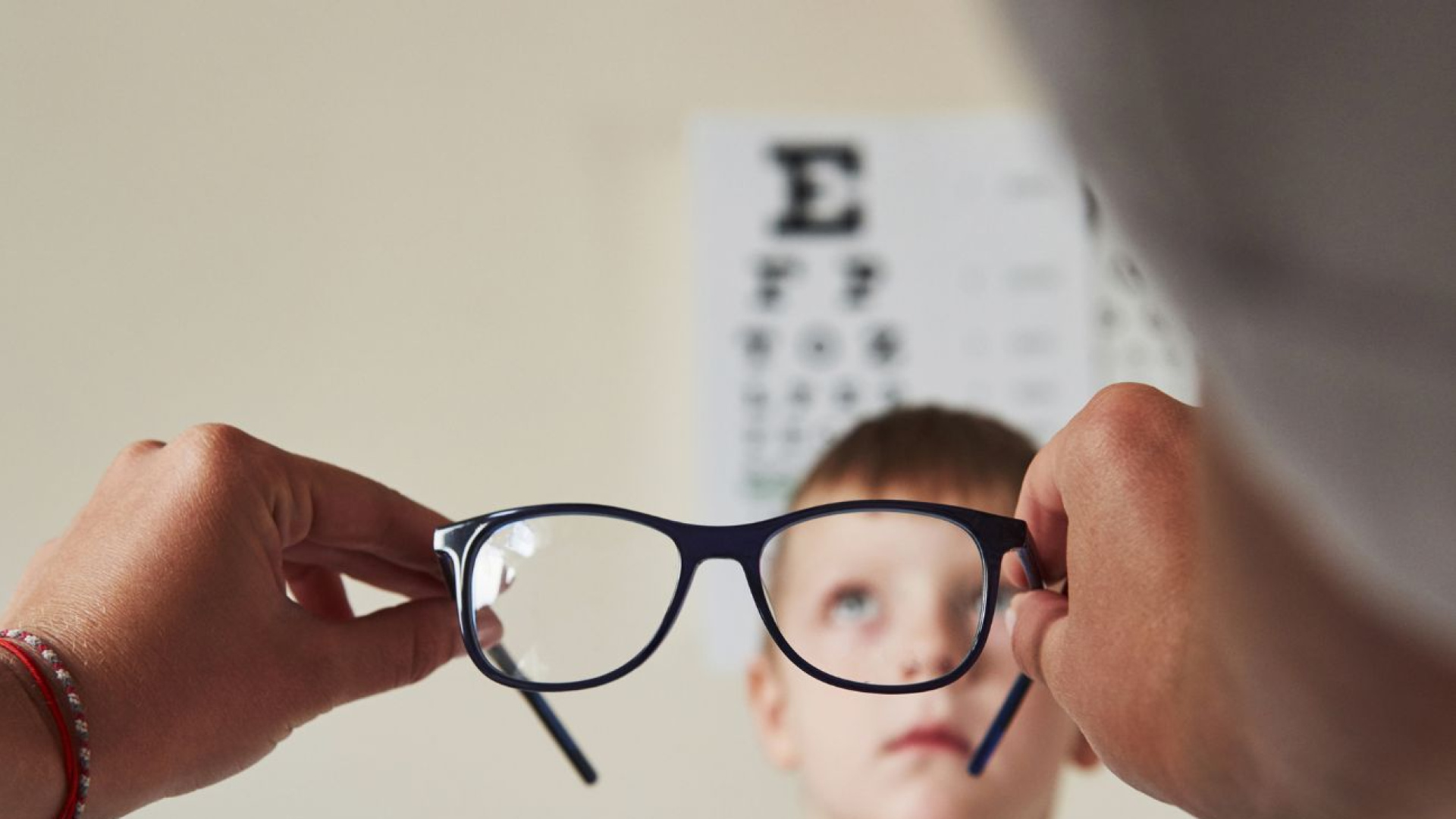 Siete horas al aire libre a la semana reducen un 50% el riesgo de miopía infantil: 