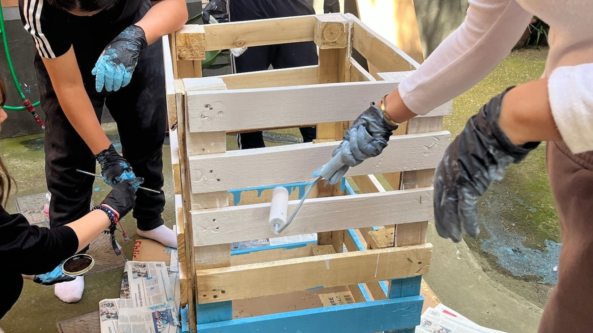 'Caspeleras': el impulso al reciclaje de un pueblo de Zaragoza a través de unas papeleras únicas