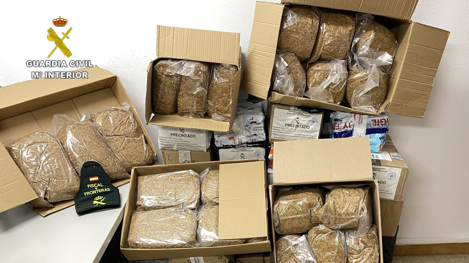 Decomisados 193 kilos de picadura de tabaco y 50 cajetillas falsificadas enviados a la provincia de Pontevedra