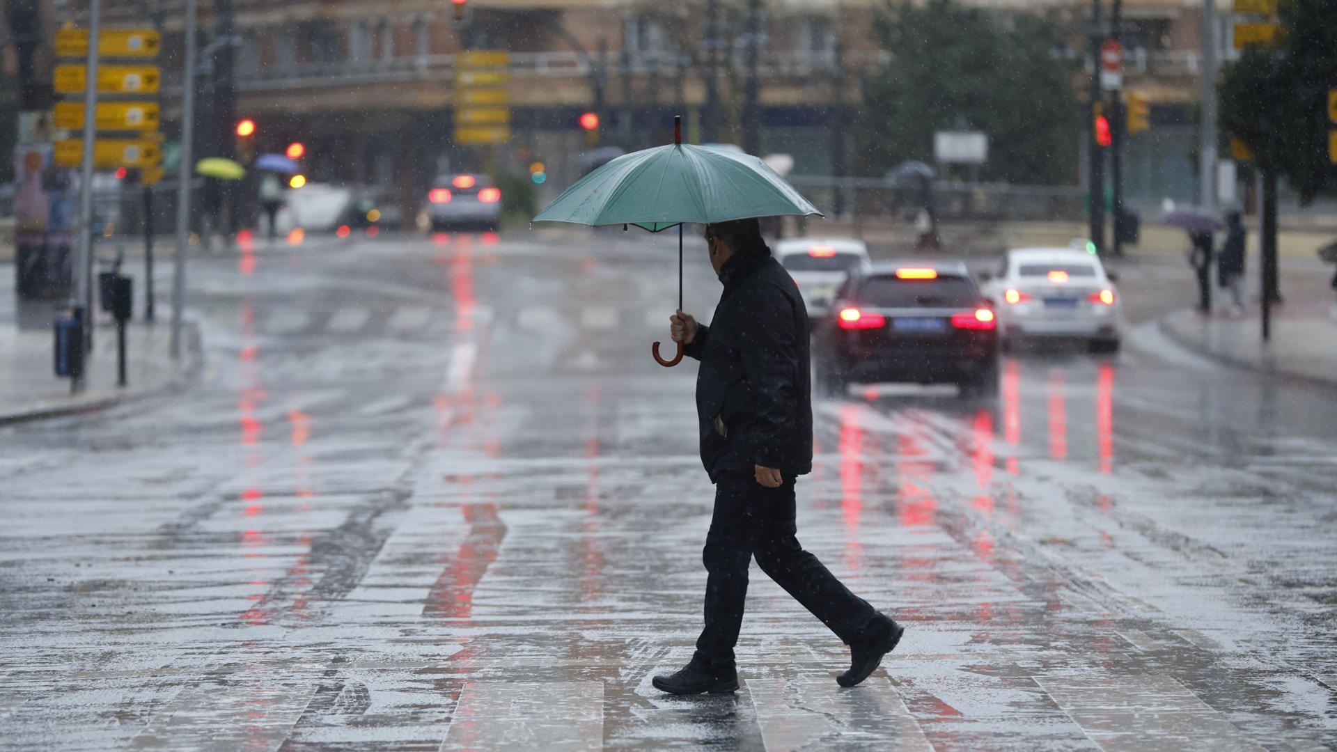 España vivirá una doble ciclogénesis que cambia el tiempo este fin de semana: en medio se formará un frente con lluvias de barro y tormentas