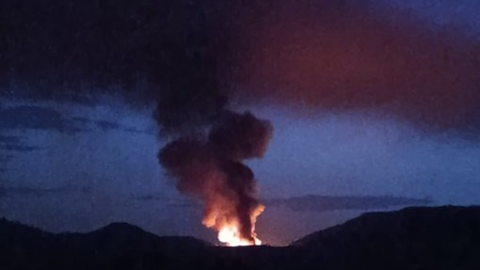 Controlan el incendio de residuos en el vertedero de Nájera: El olor a plástico llegan a Logroño