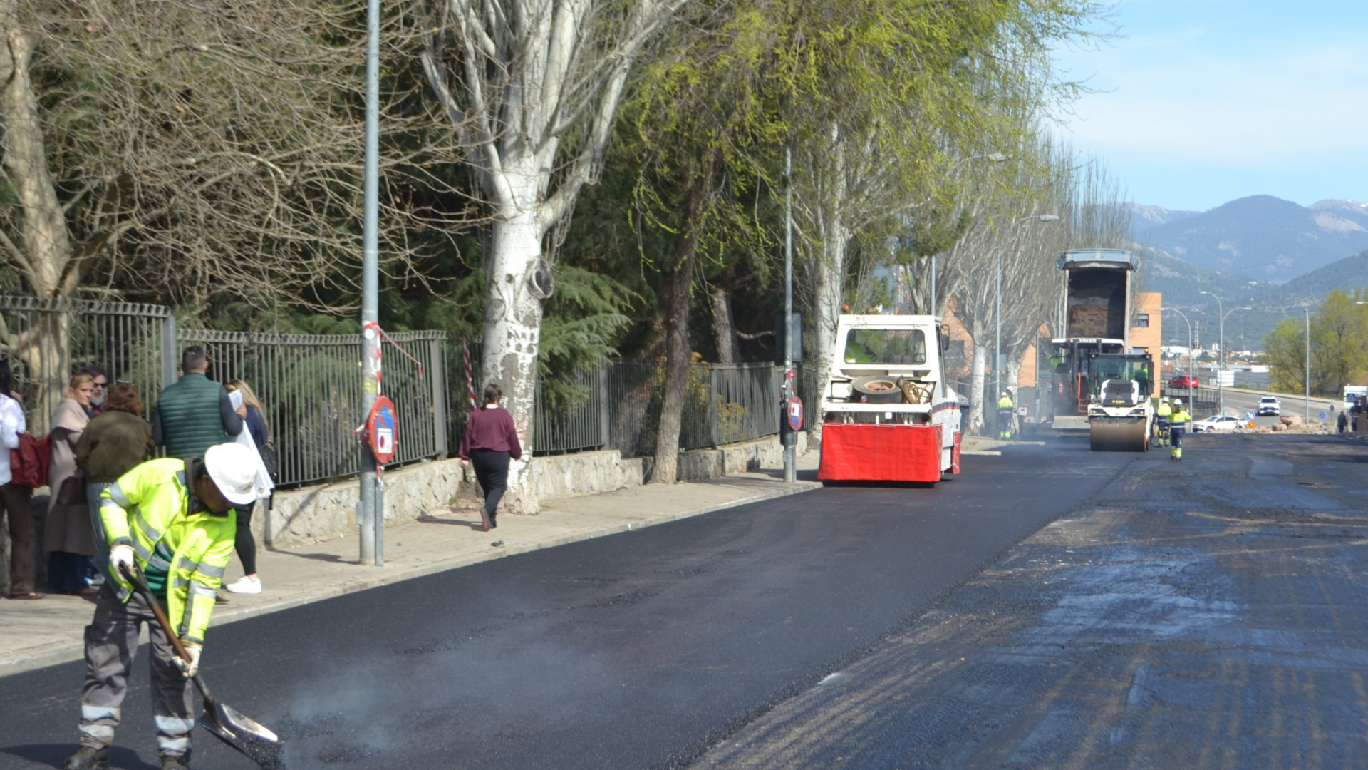 Cierra al tráfico la calle Rafael Alberti de Collado Villalba por trabajos de asfaltado