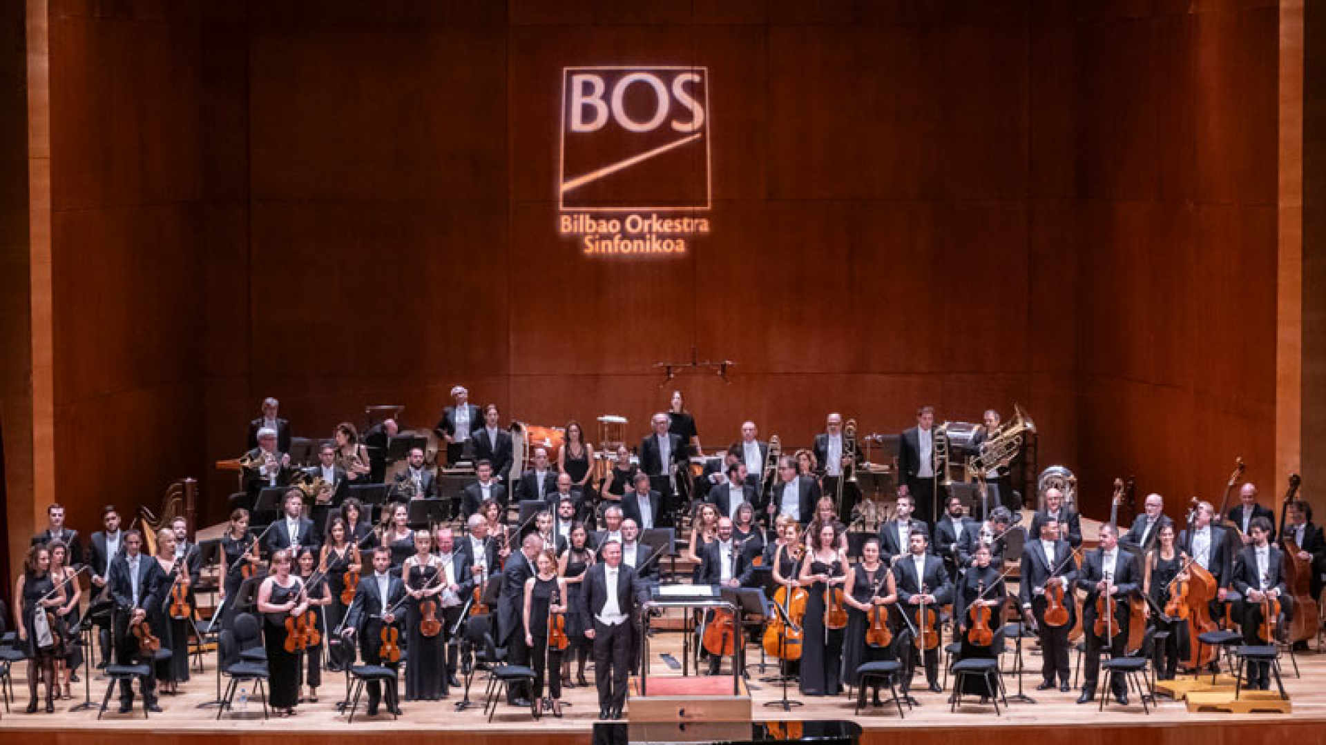 La Sinfónica de Bilbao reinventa los grandes himnos del BBK Live en un concierto histórico