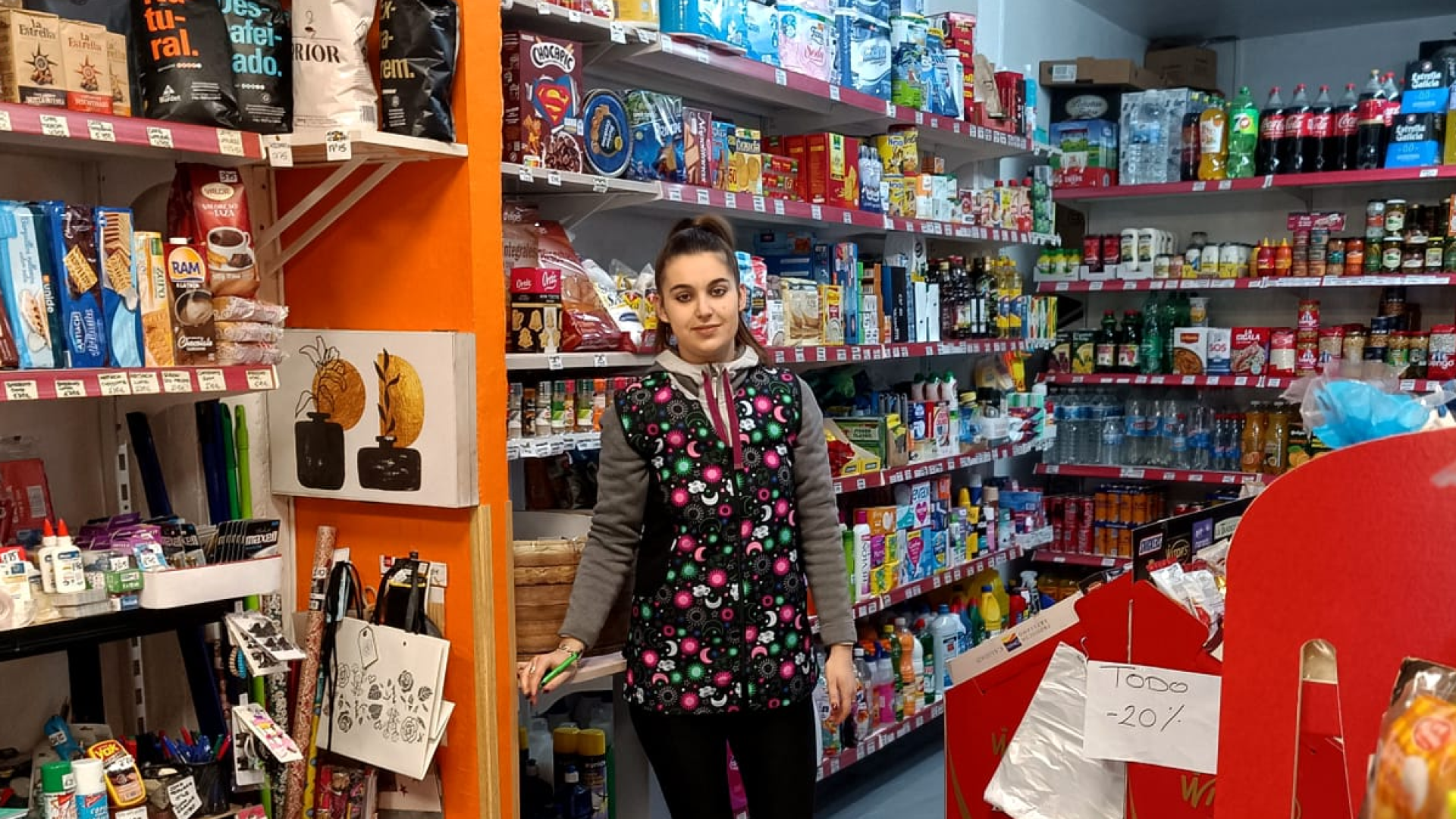 Una joven deja un trabajo fijo para abrir una tienda de ultramarinos en un pequeño pueblo de La Rioja: 