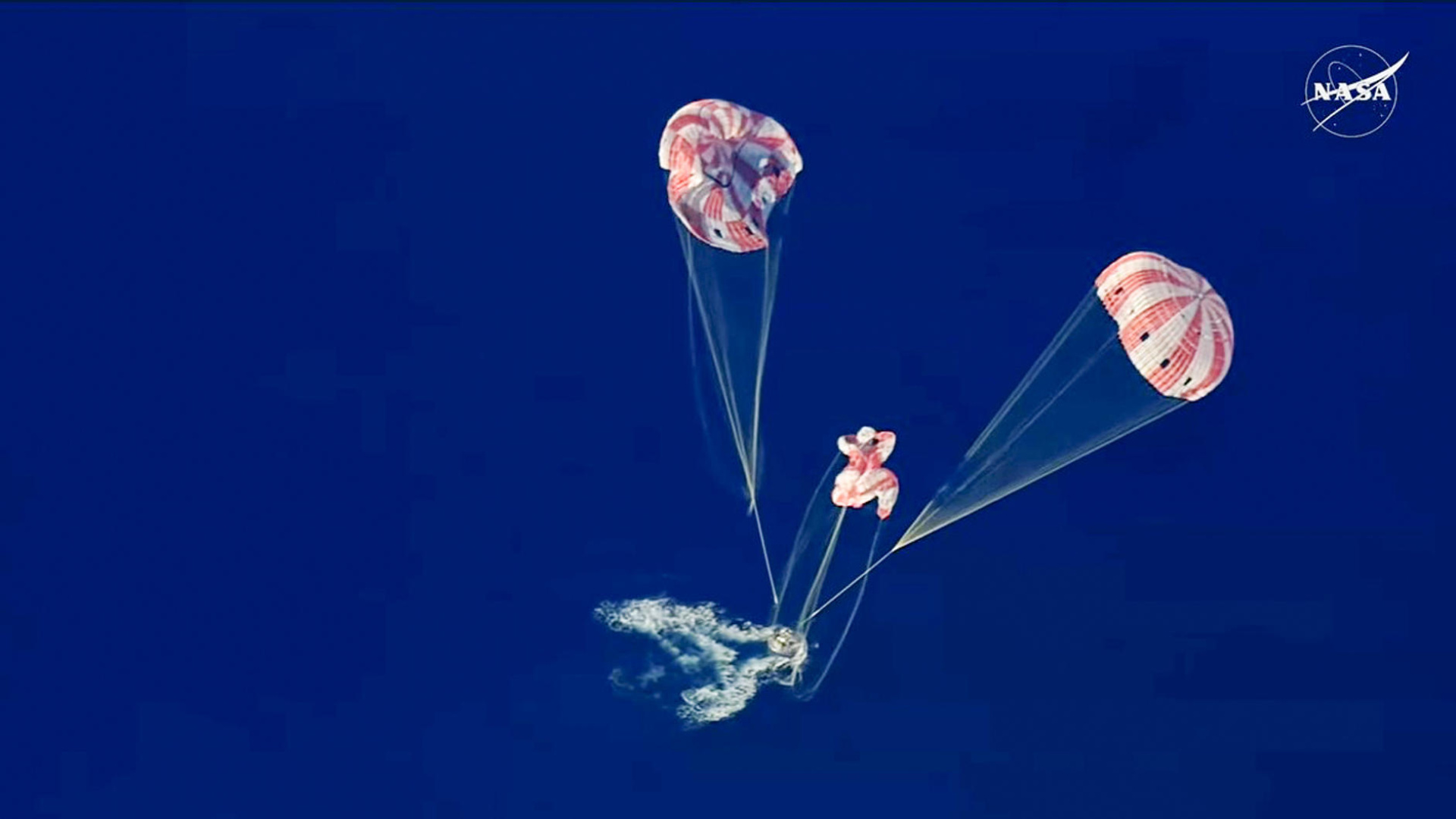 La misión Artemis II vuelve a la Tierra y completan con éxito el viaje a la cara oculta de la Luna