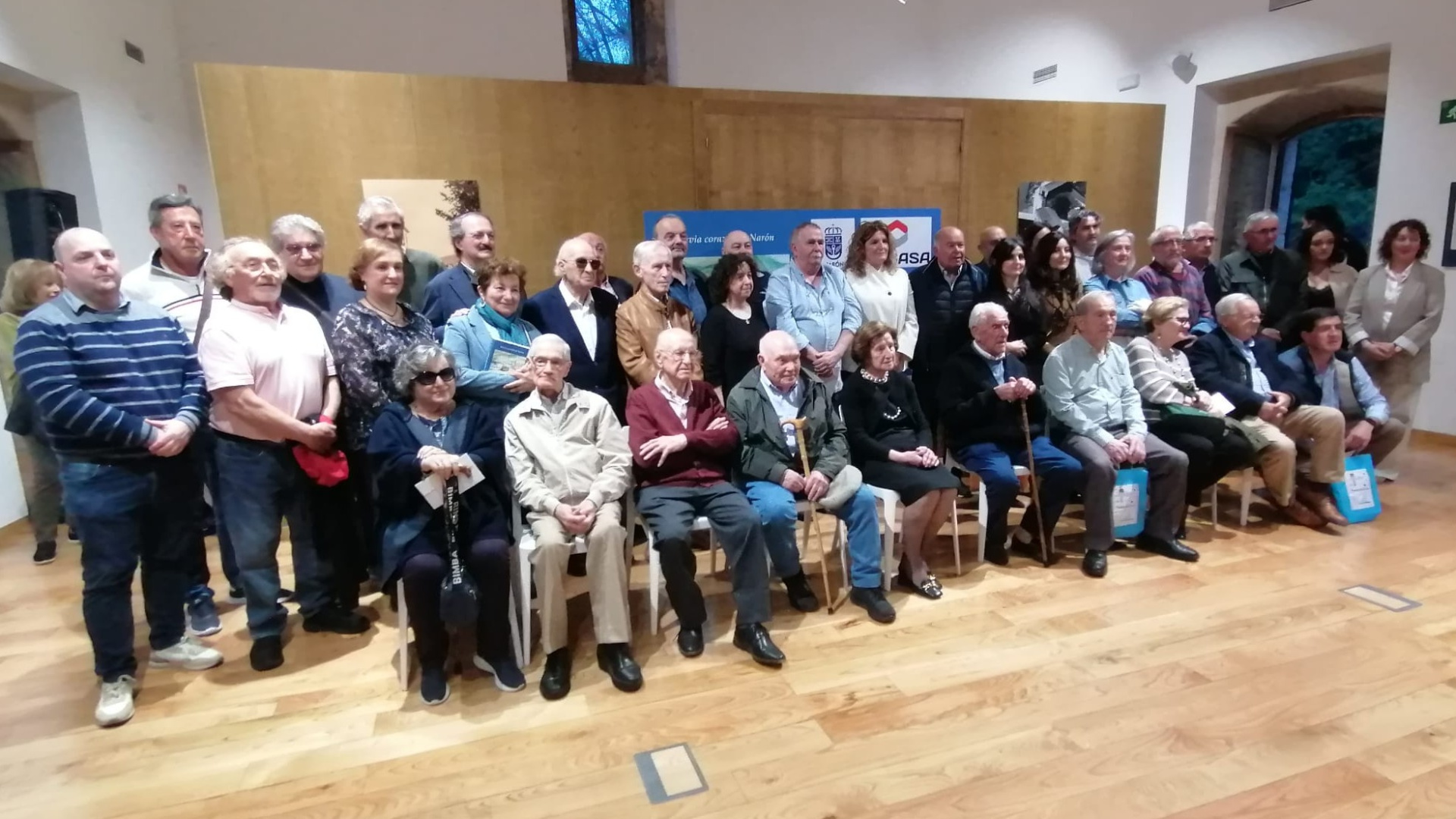 El Molino de Xuvia se queda pequeño ante la presentación de 'Xuvia, corazón de Narón', una obra monumental de 900 páginas