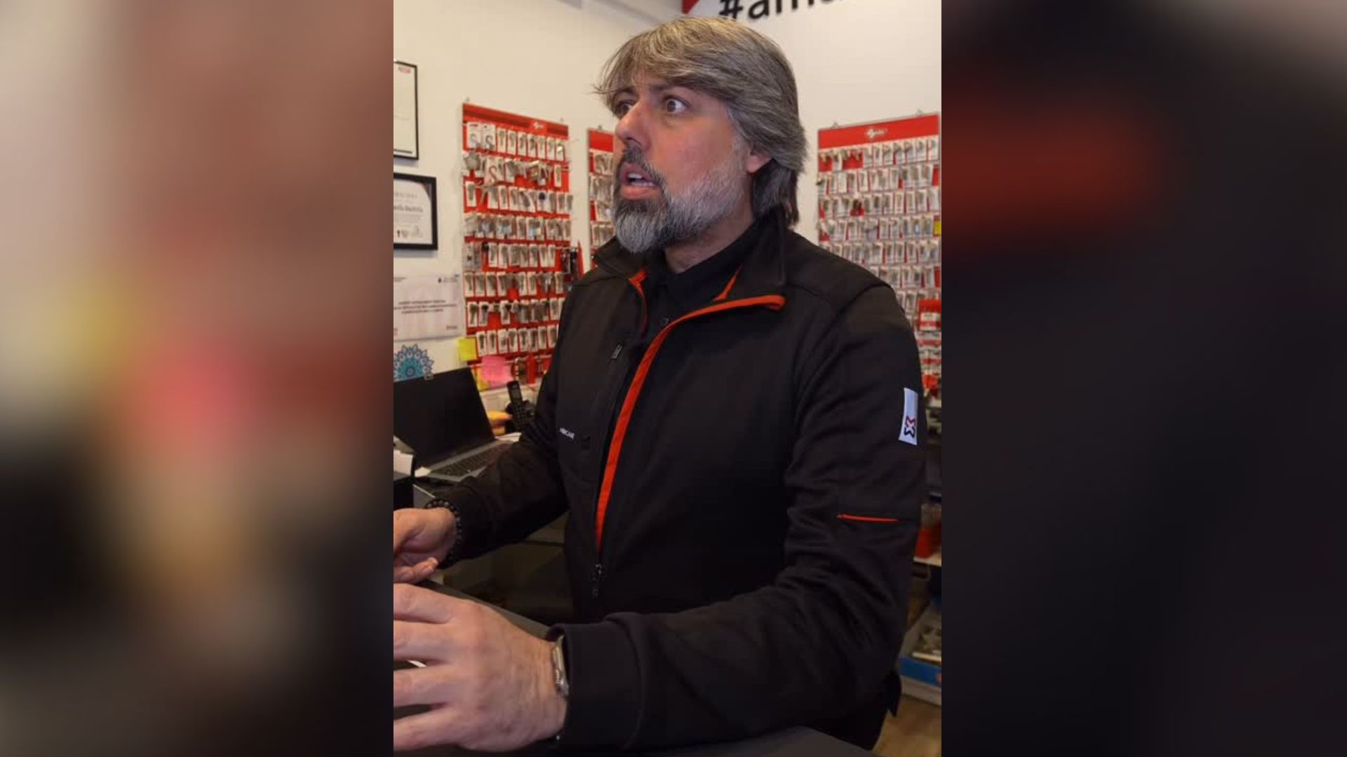 Eddie Revilla, cerrajero: 