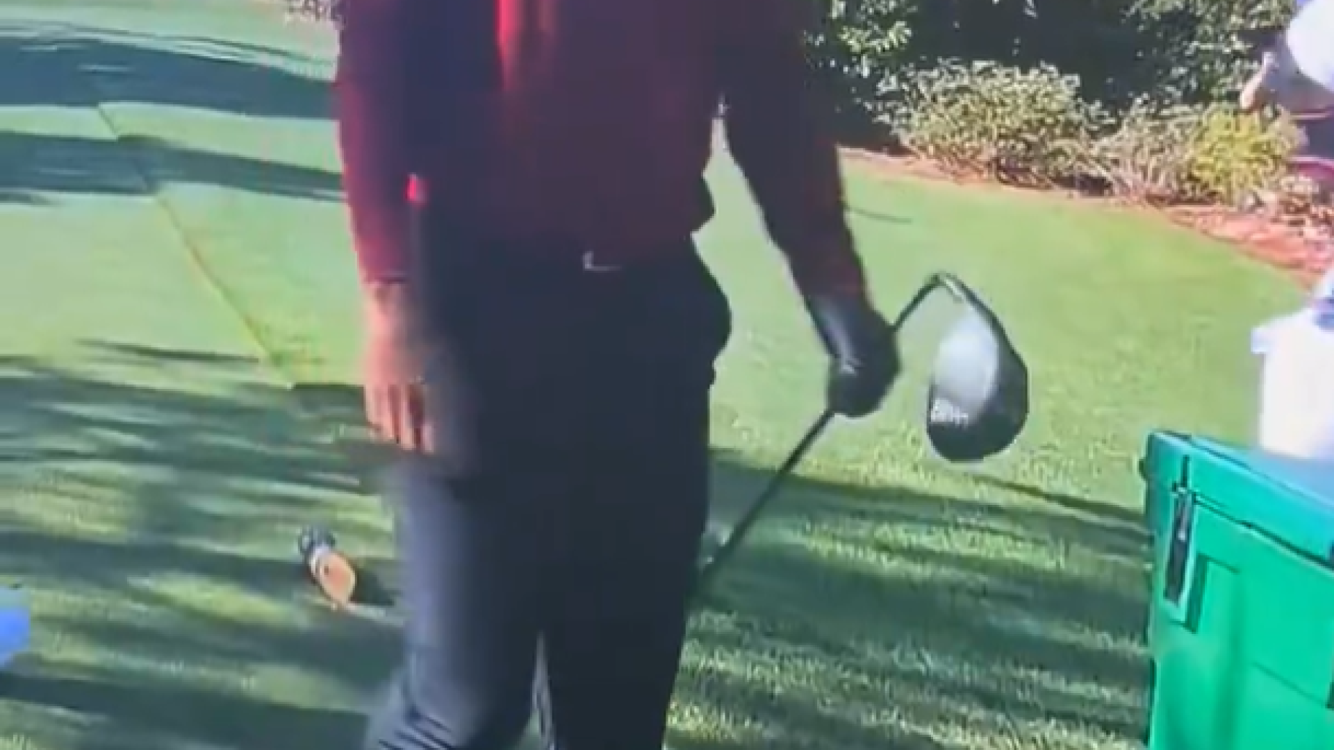 Sergio García paga su frustración con uno de sus palos y lo parte por la mitad en el Master de Augusta