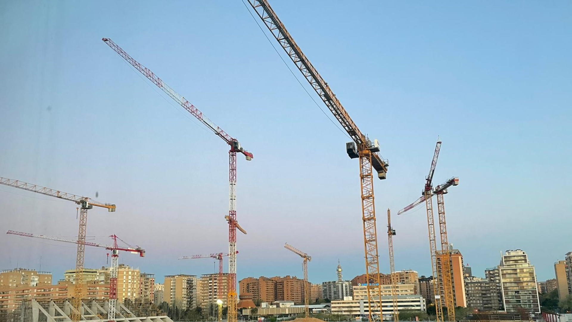 11 grúas y 180 trabajadores: Así avanzan las obras de la nueva Romareda, que se estrenará en otoño de 2027