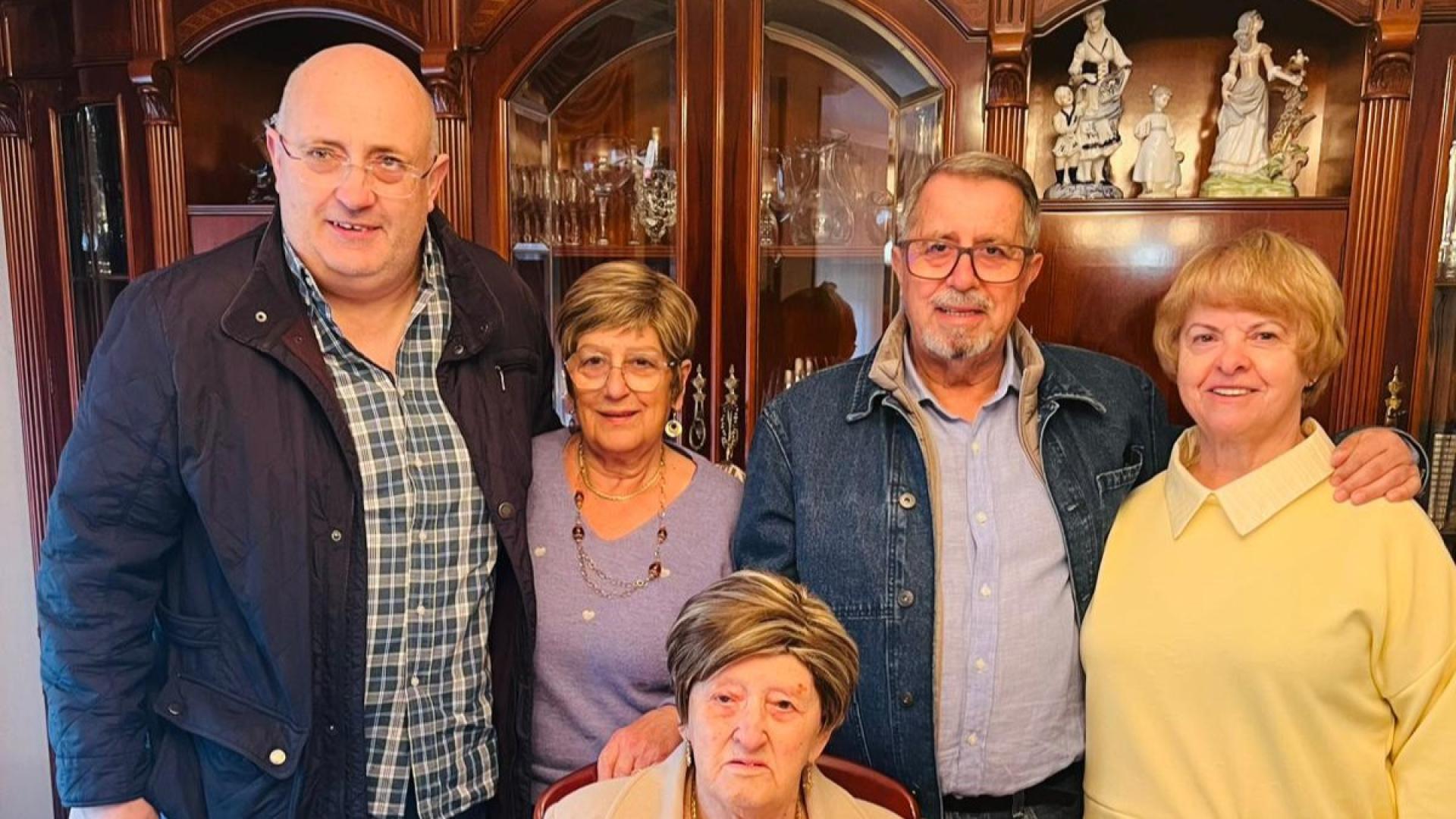 Rosa Martínez, ‘Rosita’ de O Barqueiro, celebra sus 103 años como la vecina más longeva de Mañón