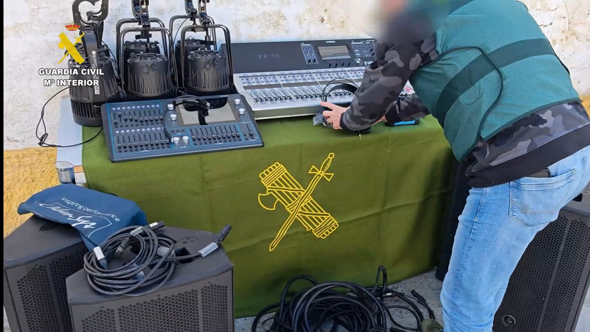 La Guardia Civil recupera el equipo de alta tecnología del Teatro de Palomares valorado en 36.000 euros