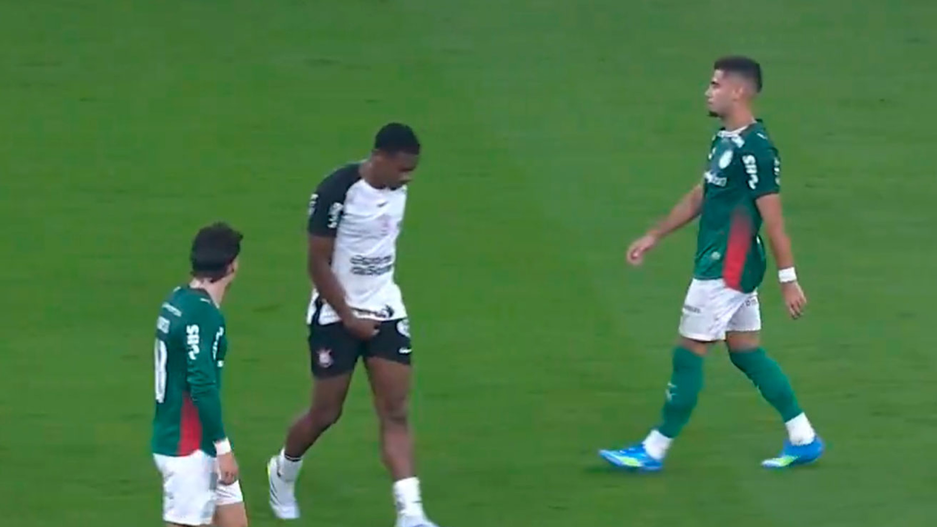Segundo jugador del Corinthians que es expulsado en menos de un mes por tocarse los genitales durante un partido