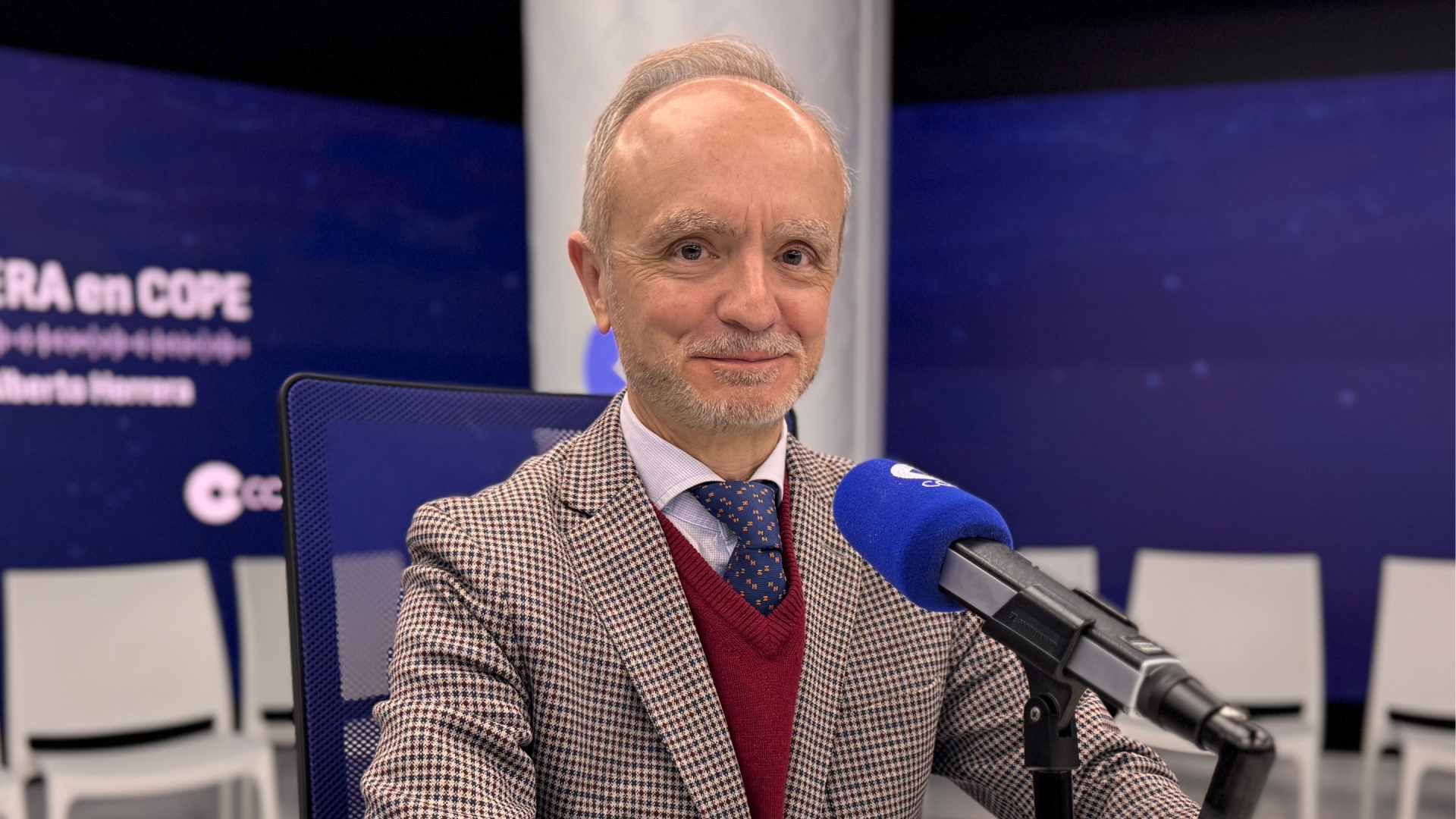 Eduardo López Bran, dermatólogo: 