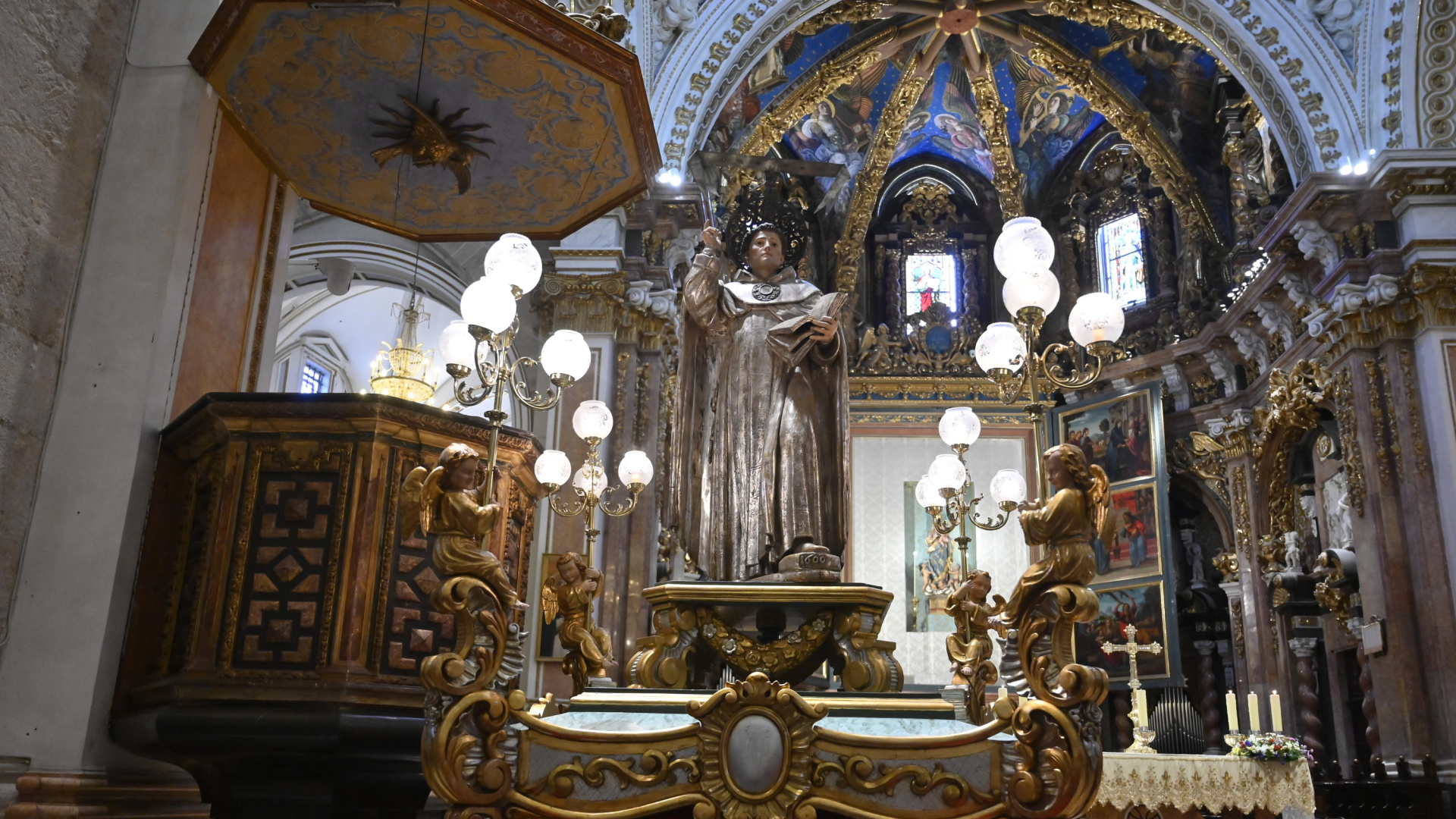 Valencia se reencuentra con Sant Vicent Ferrer en una celebración sin sobresaltos