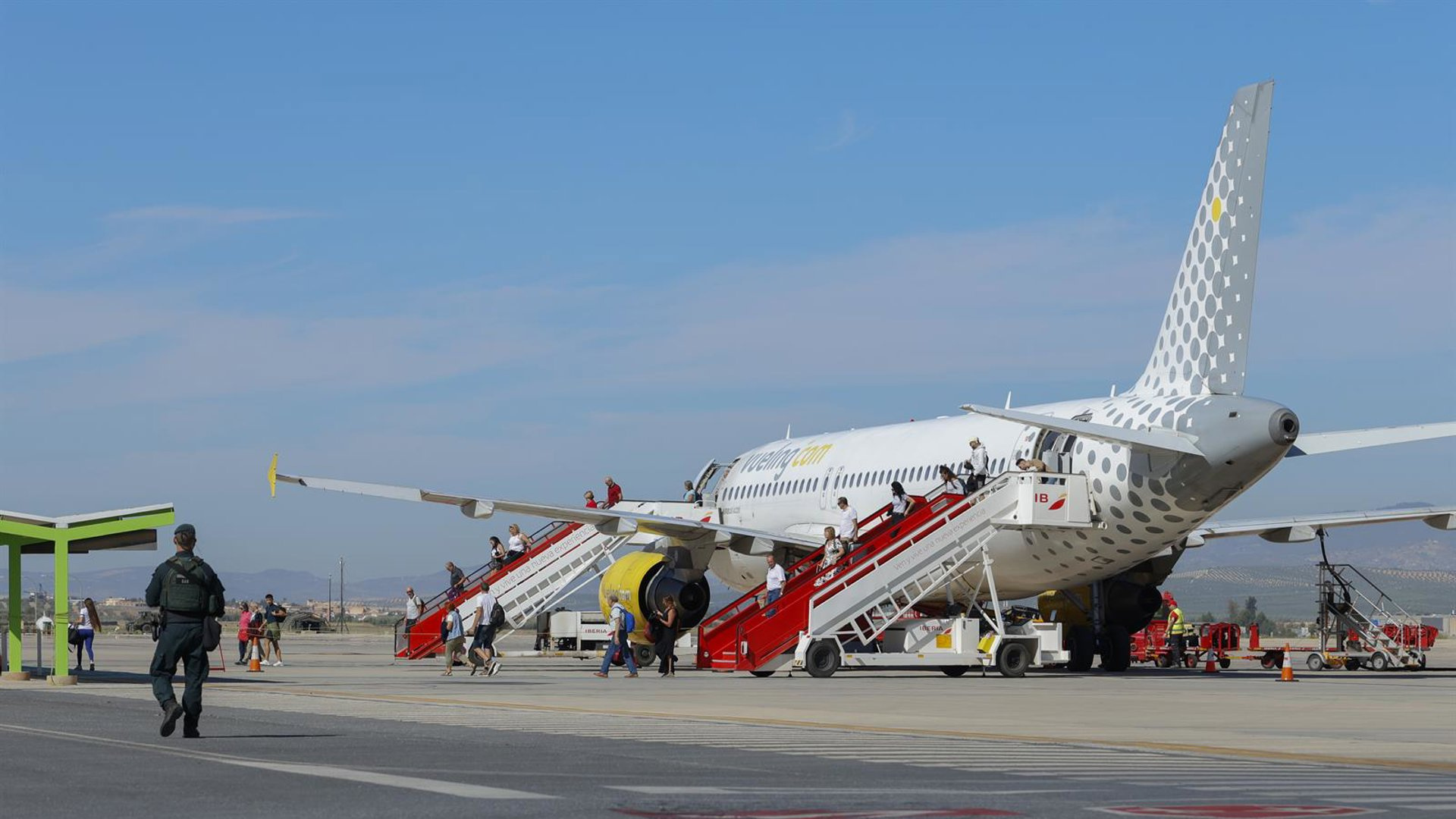 Aena defiende el cierre de 21 días del aeropuerto de Granada para renovar su pista