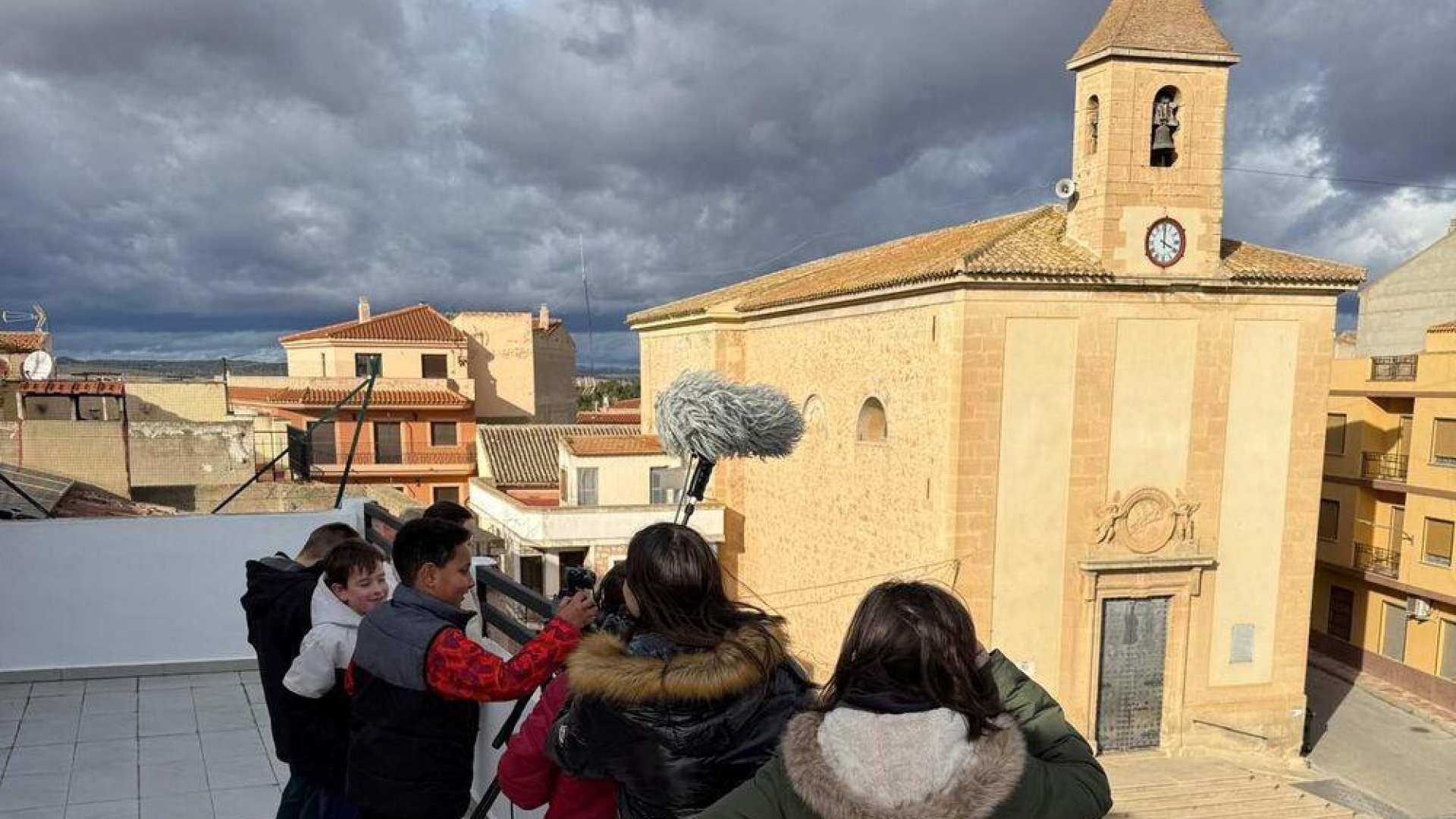 Niños de 5º de Primaria ruedan un cortometraje en Fuente-Álamo: cine escolar que recupera la memoria del pueblo