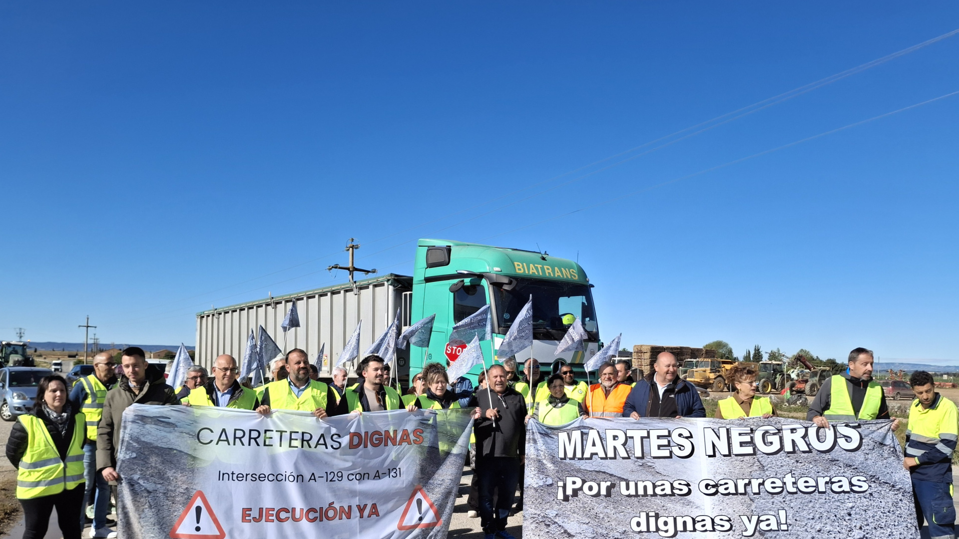 Los Monegros inicia los 'Martes Negros' y corta el tráfico para exigir carreteras seguras
