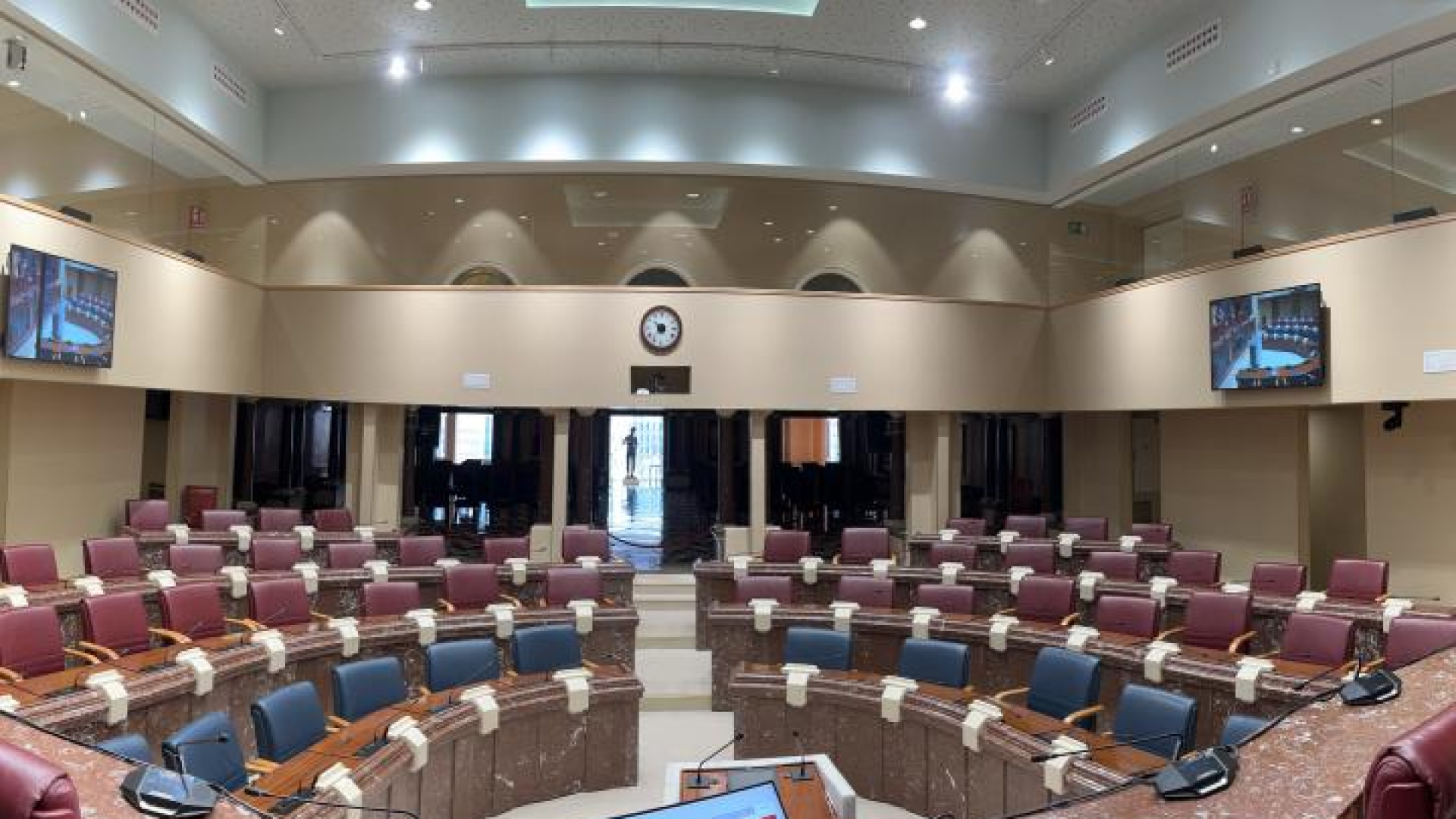 Miras cierra la puerta a los diputados tránsfugas de Vox en el Parlamento de Murcia