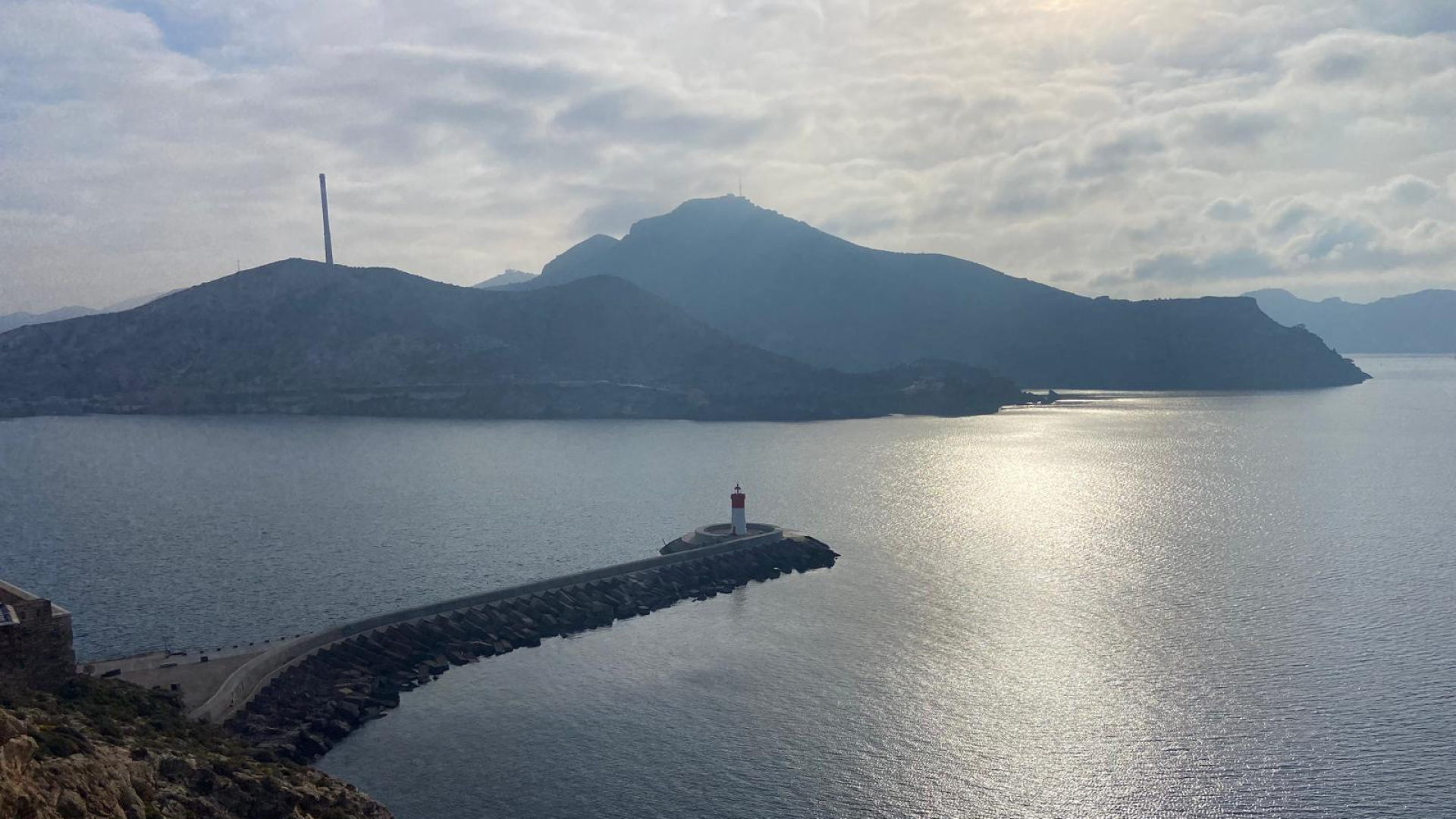 La familia Ribera sale a ‘recoger su casa’: la iniciativa que une salud y naturaleza en Cartagena tras la Ruta de las Fortalezas