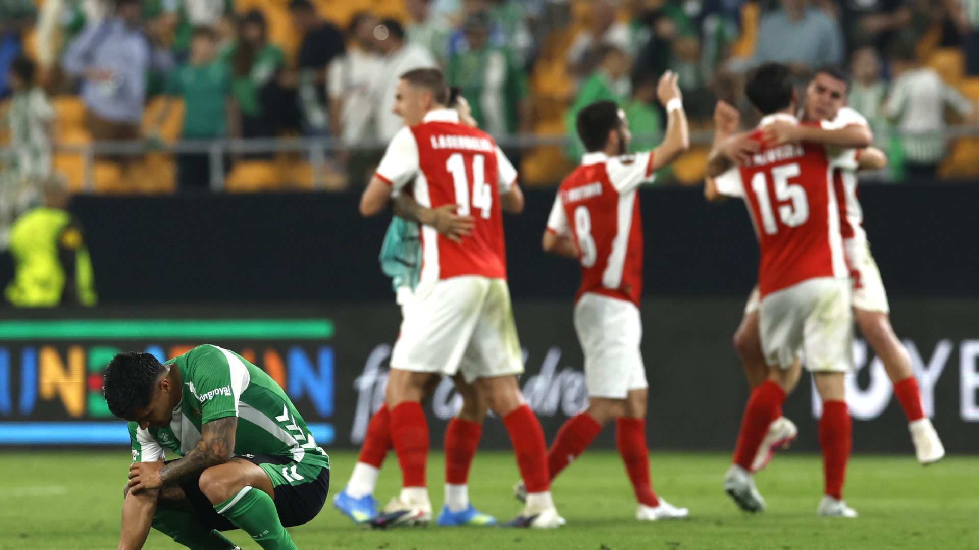 El Betis implosiona en Europa y deja a Pellegrini al borde del abismo