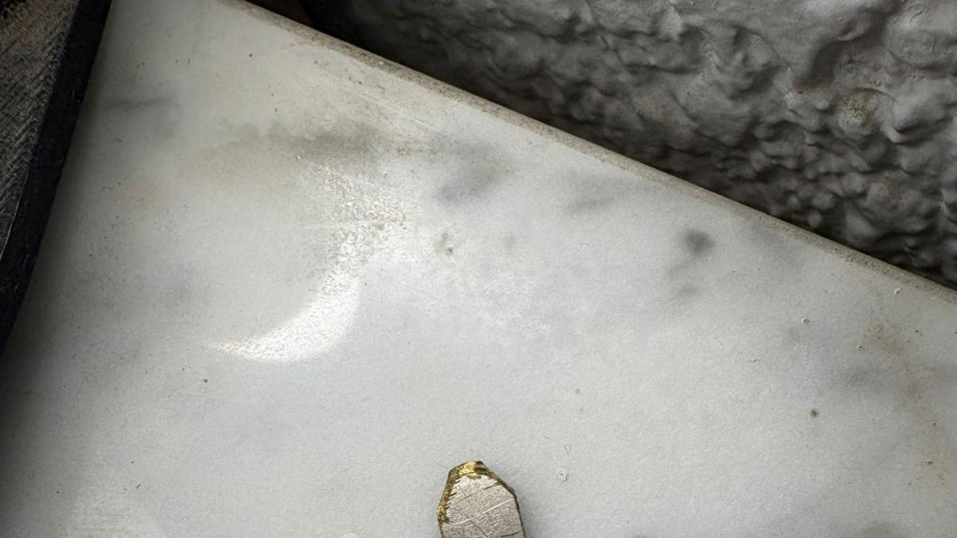 El hilo de pegamento en la puerta, la técnica que alerta a los vecinos de Malilla por la oleada de robos: 