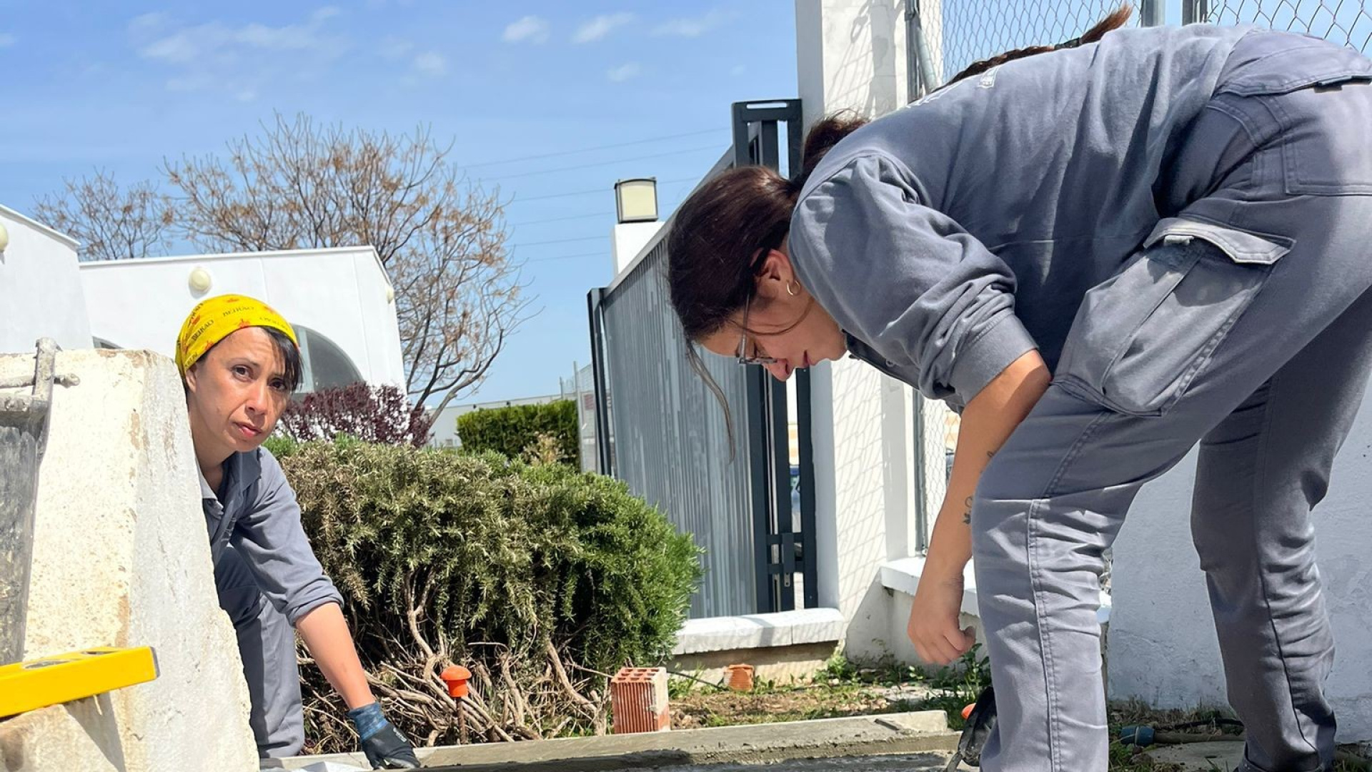 Mamen, la joven albañil de Badajoz que derriba los prejuicios del sector