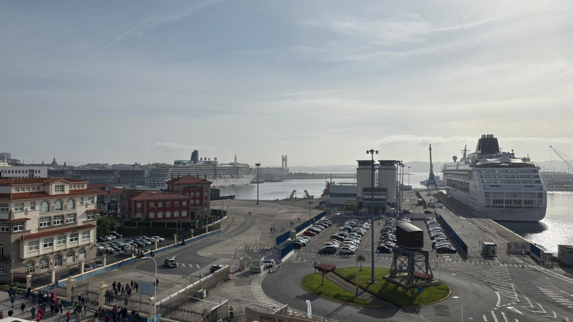 La primera triple escala en A Coruña trae 6.600 pasajeros