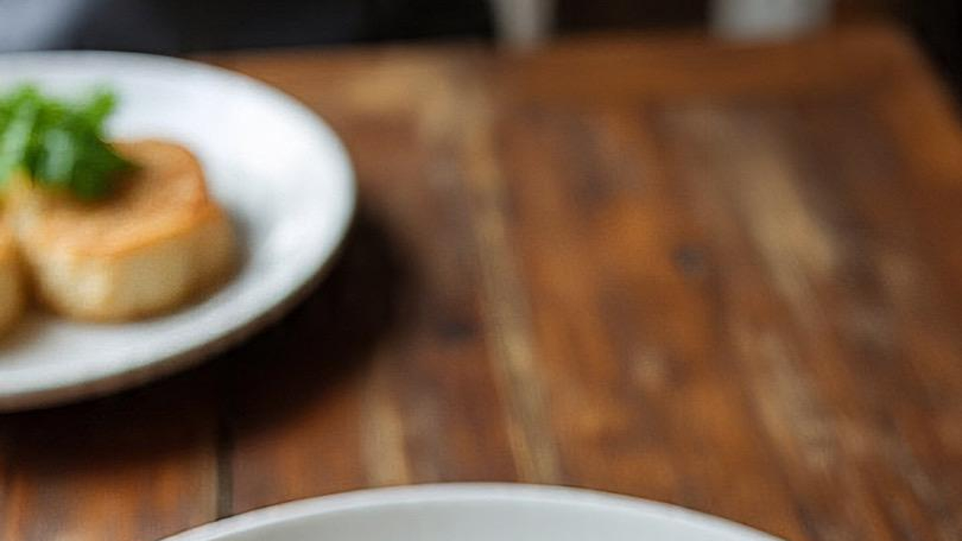 Un ‘platazo’ de nuestra cocina: bacalao con piperrada y jamón crujiente según el chef Carlos Arias