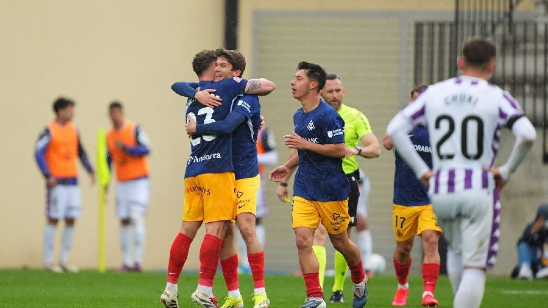 Marc Cardona hace al Real Valladolid mirar de reojo la zona de descenso