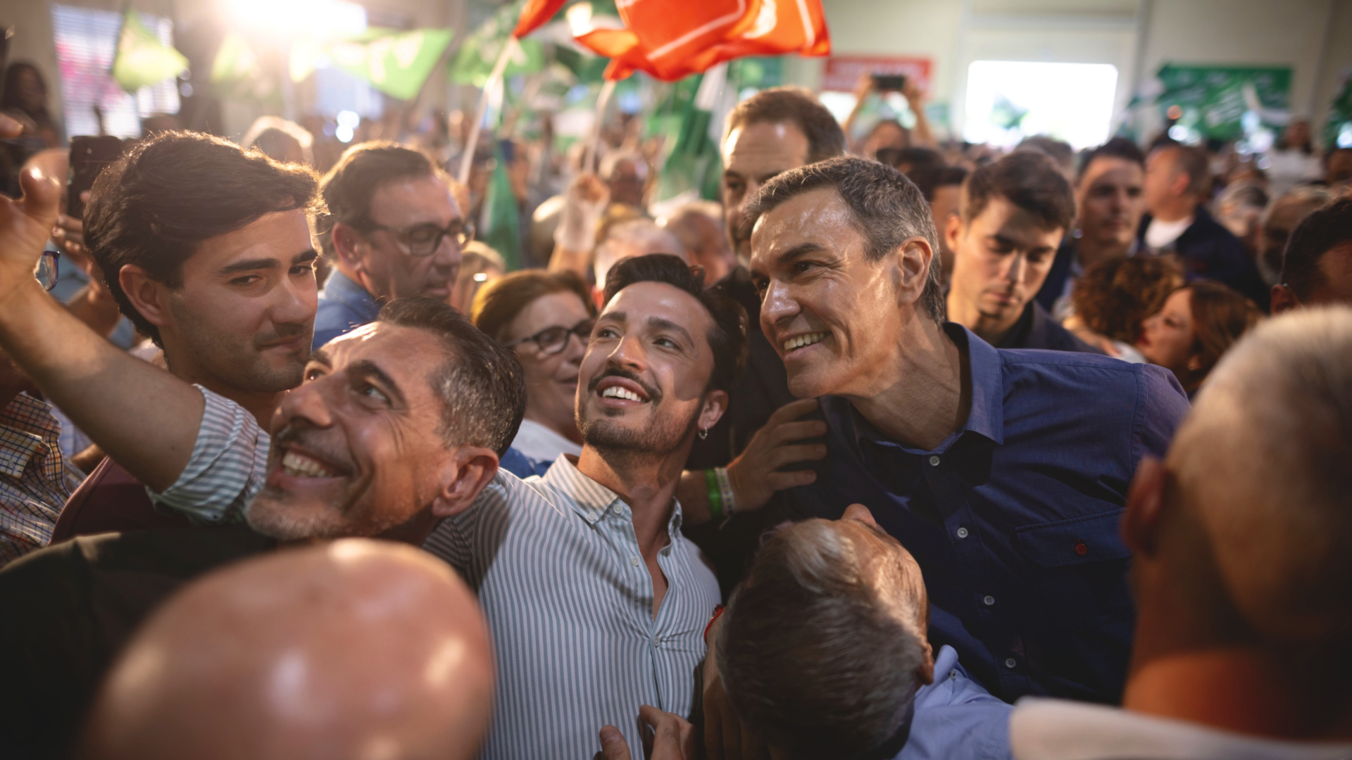 Veto ideológico en un mitin del PSOE: expulsan a dos votantes por las críticas de su amigo al partido