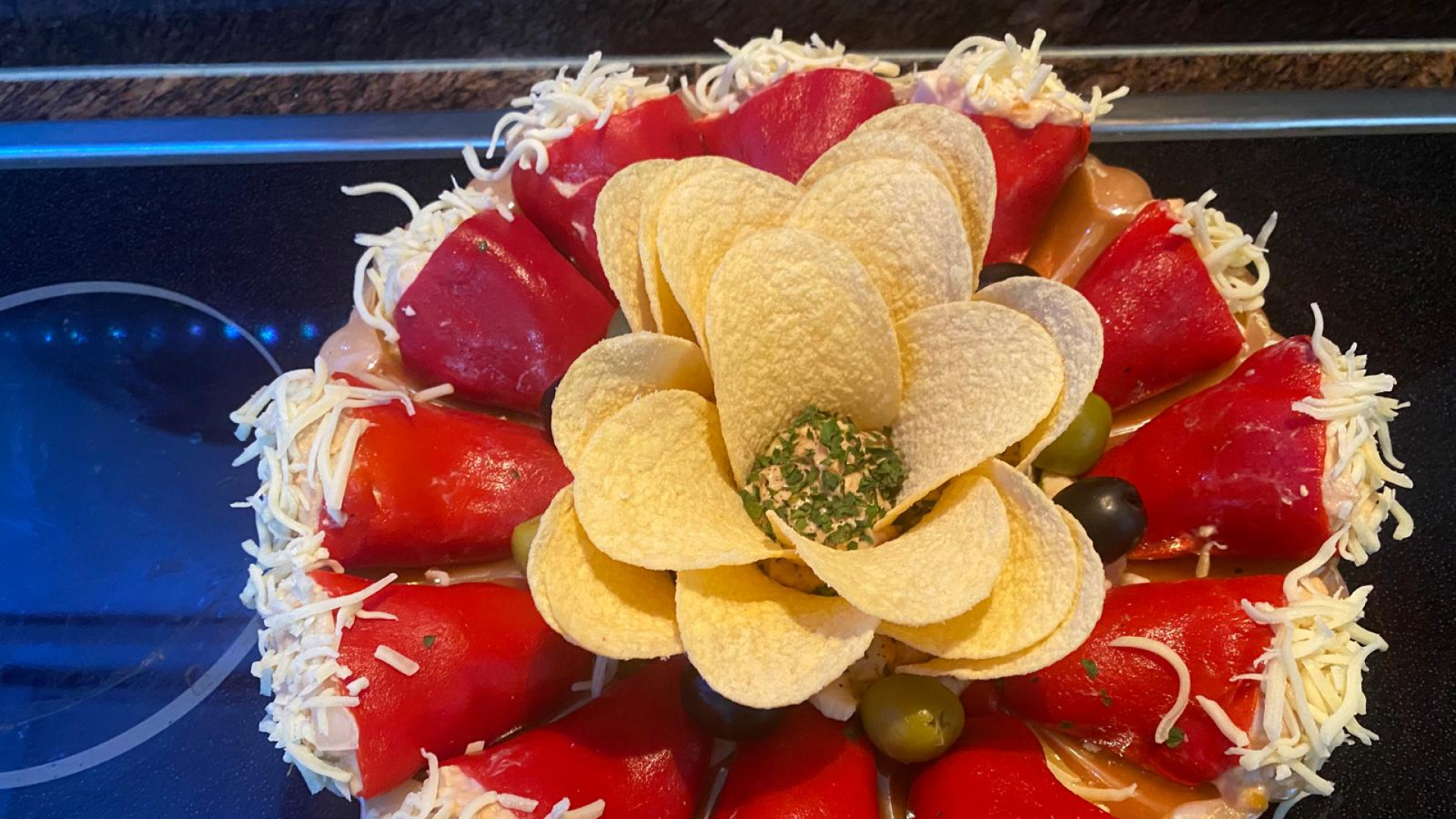 Mina encuentra en la cocina una terapia tras un tumor cerebral y publica su propio libro de recetas