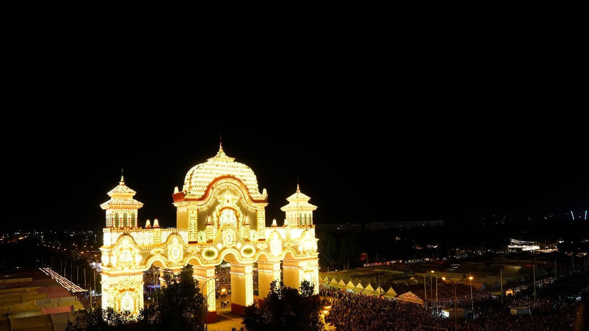 Sevilla se ilumina: el 'alumbrao' da comienzo a una Feria de Abril histórica