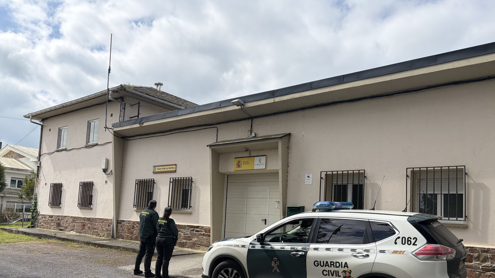 No pierdas de vista la cartera: investigada en Lugo por hurtarle casi 800 euros a un joven que la dejó olvidada en un túnel de lavado