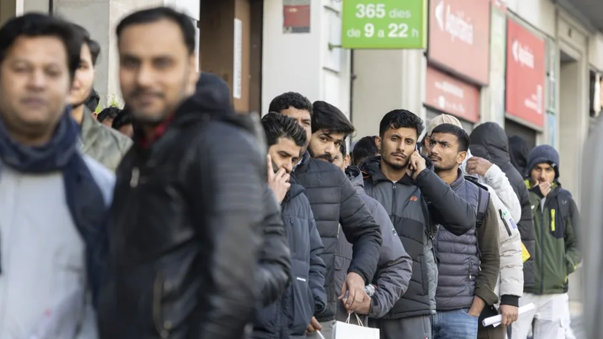 La regularización de migrantes colapsa los ayuntamientos: 