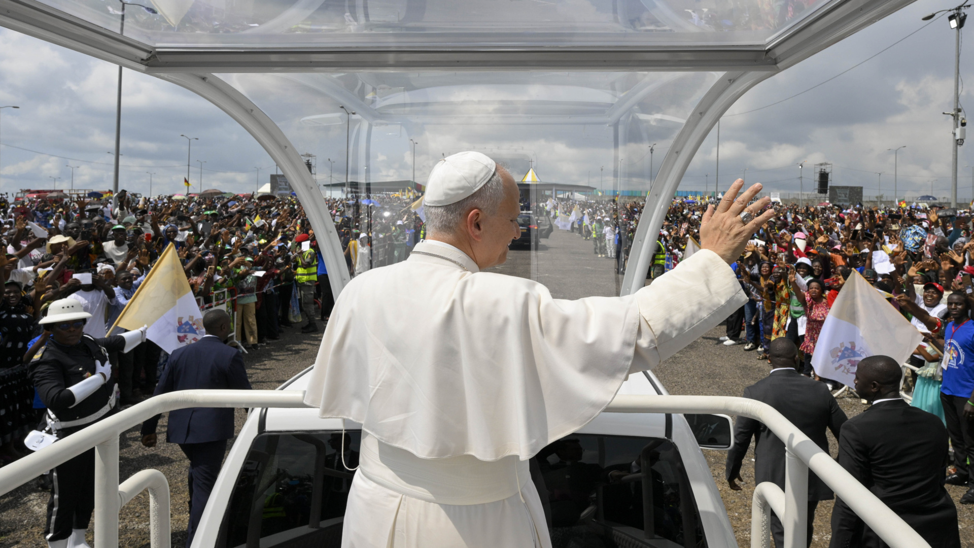 "Es una fortuna escuchar al Papa en español en el único país de África que lo habla y donde su mensaje ha calado con fuerza"