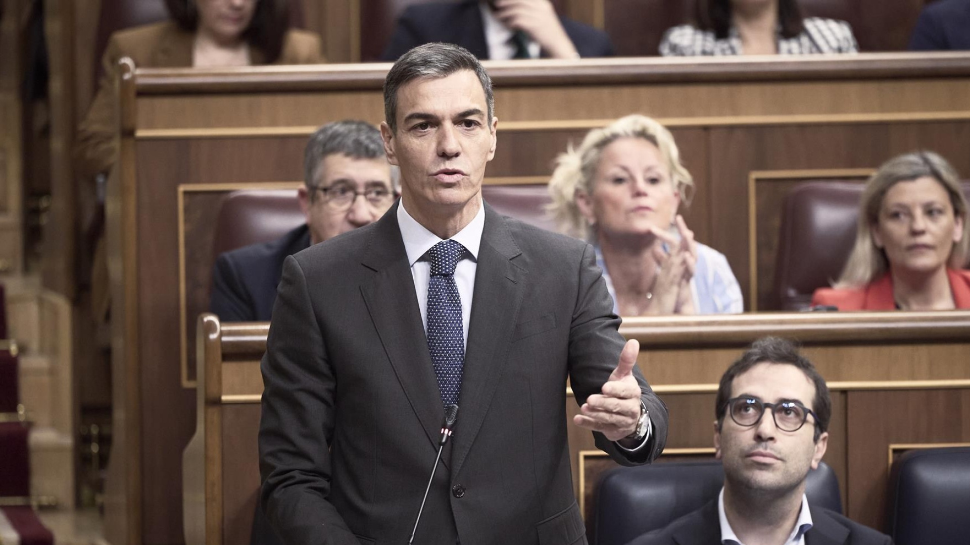 Sánchez ataca a Feijóo con su pacto en Extremadura: 