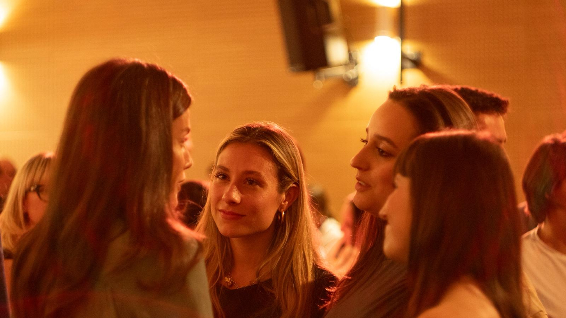 La historia de 'Los nietos del silencio' sobre ETA pasa de un trabajo universitario a contar con la presencia de la reina Letizia en el estreno: 