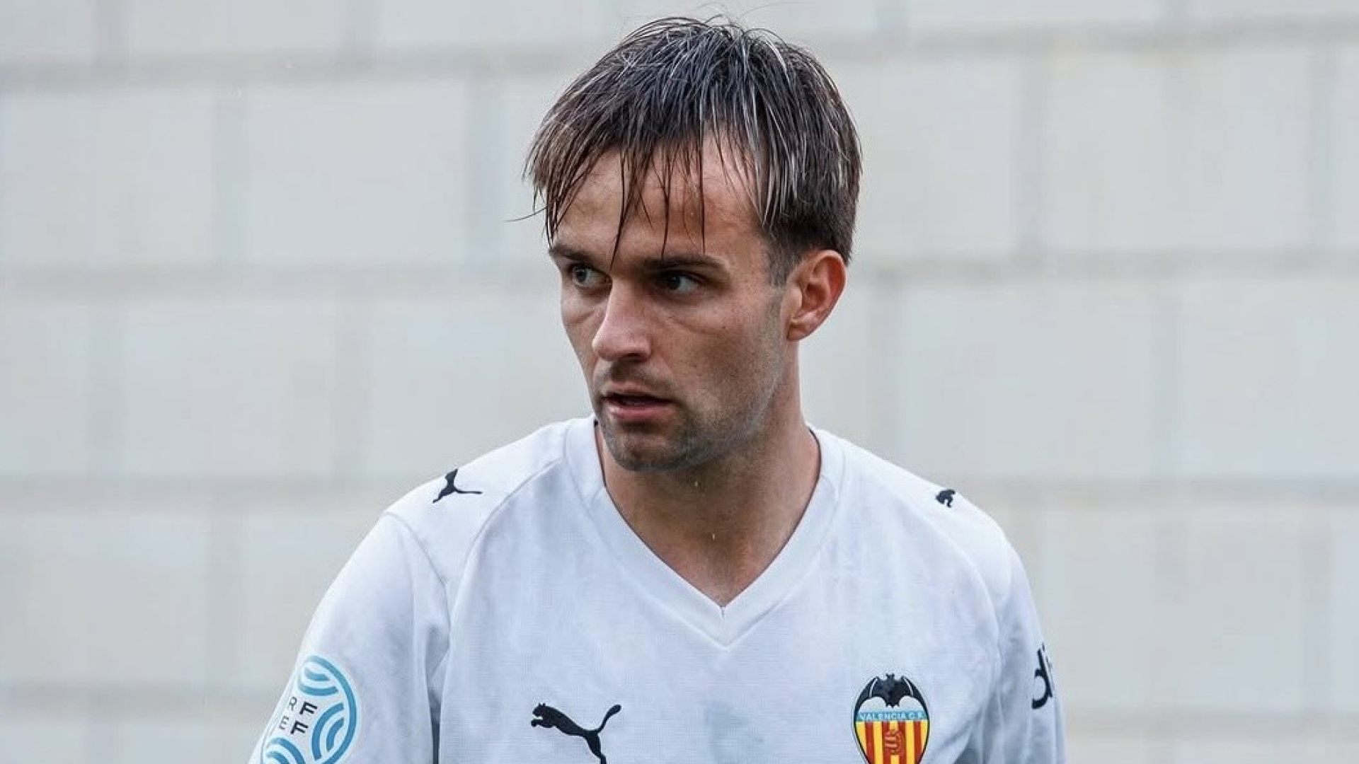 El Valencia CF intenta negociar un nuevo contrato para Mario Domínguez