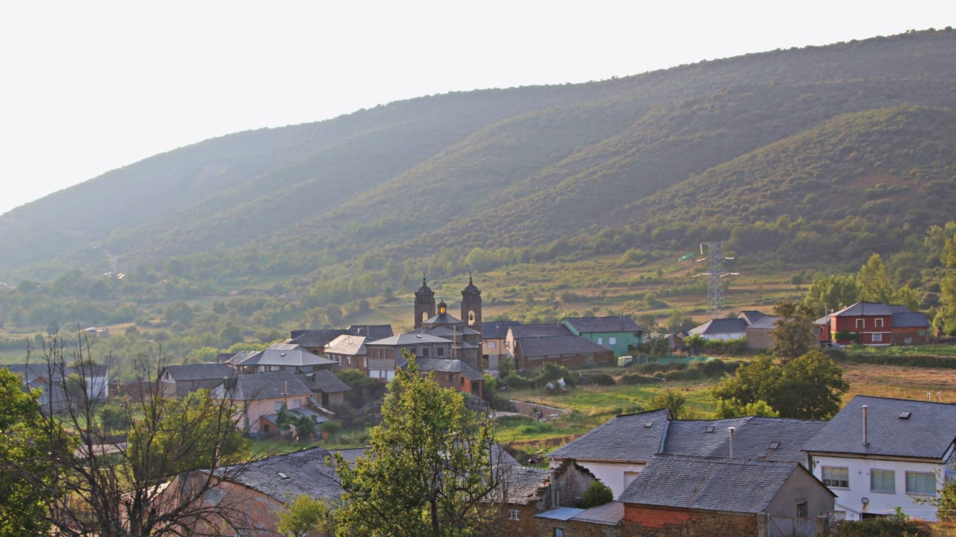 Langre (León) se levanta contra el gigante eólico: 
