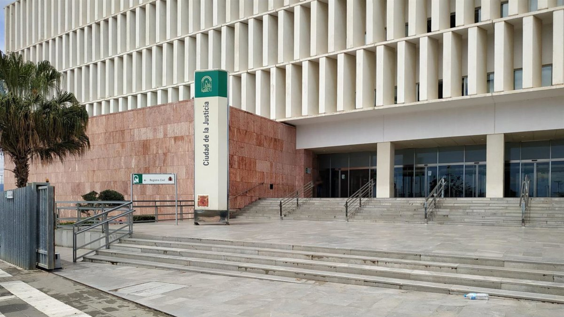 Condenado a 20 años de cárcel por asesinar a su pareja de 12 puñaladas en Málaga: 