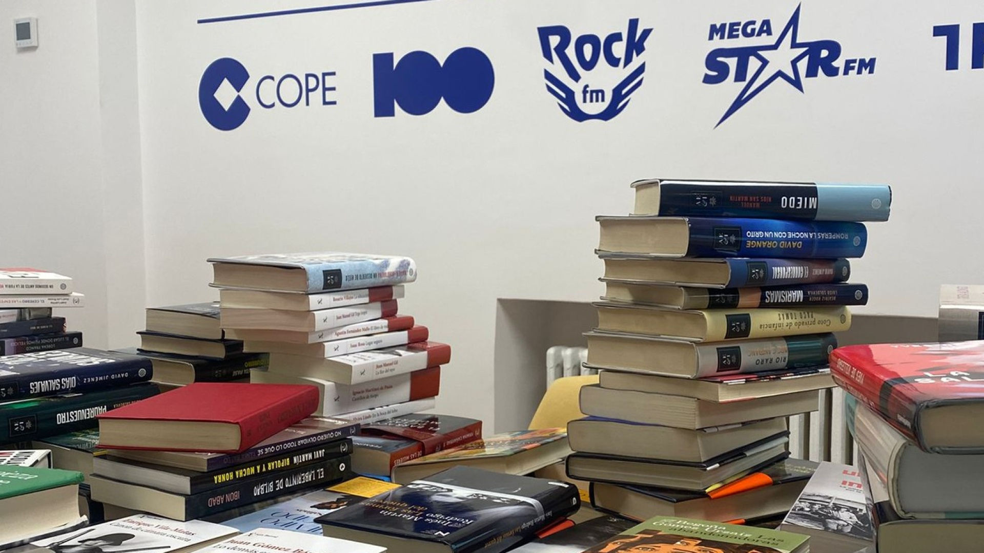 COPE Vitoria regala este jueves un libro a los oyentes que se pasen por la emisora