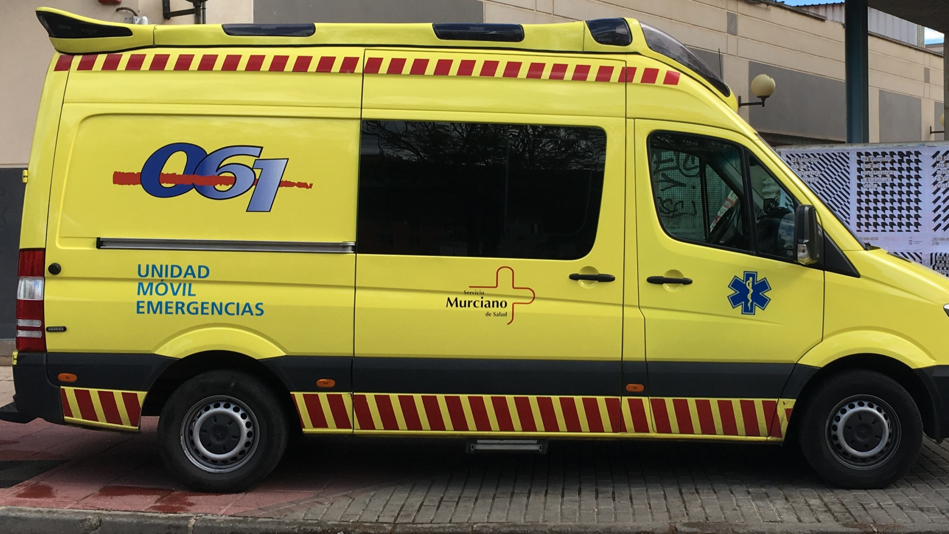Muere un hombre al caer desde un tejado en una empresa de Lorquí