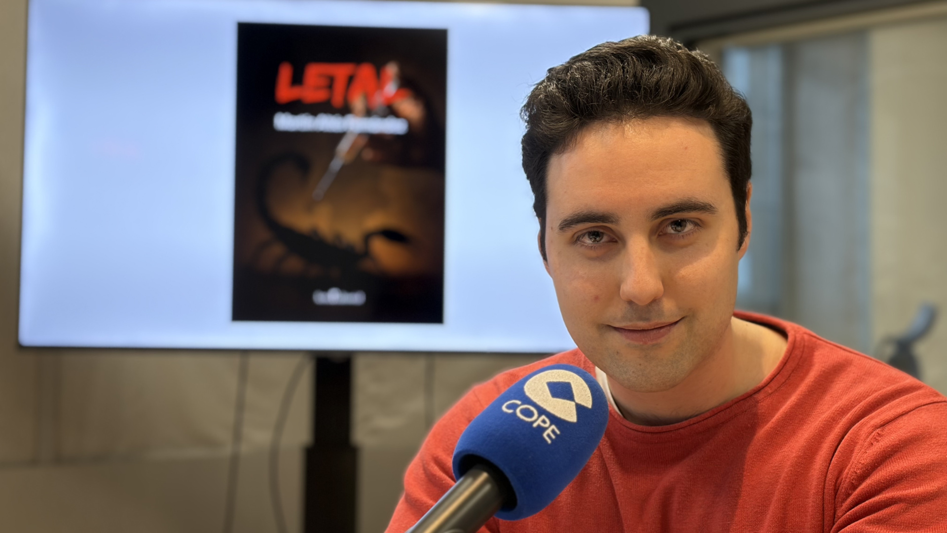 De la abogacía al 'thriller': la historia de Martín Altés, el ovetense de 26 años con tres novelas a sus espaldas